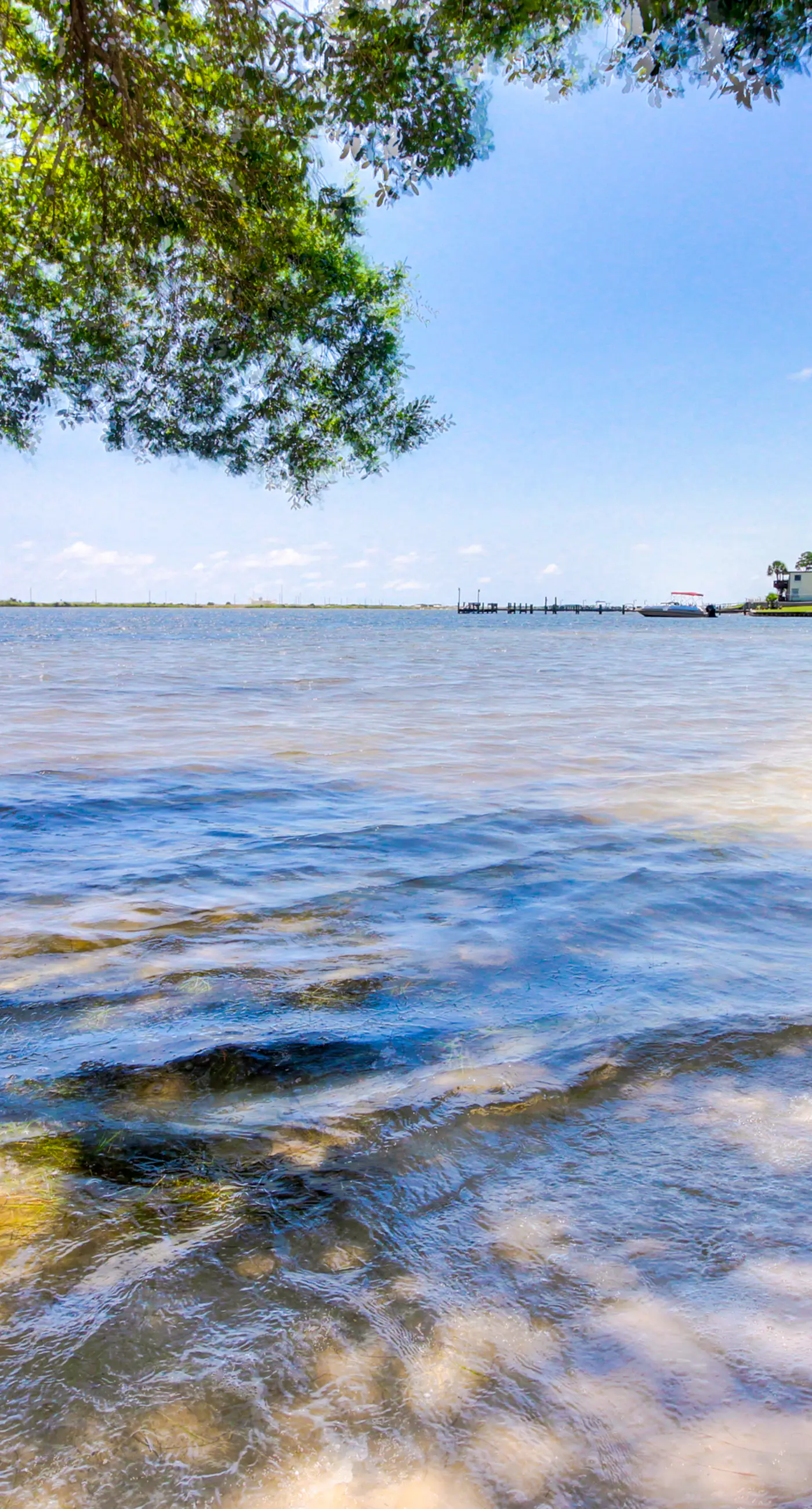 Peaceful corner studio with pool & Santa Rosa Sound views - snowbird-friendly