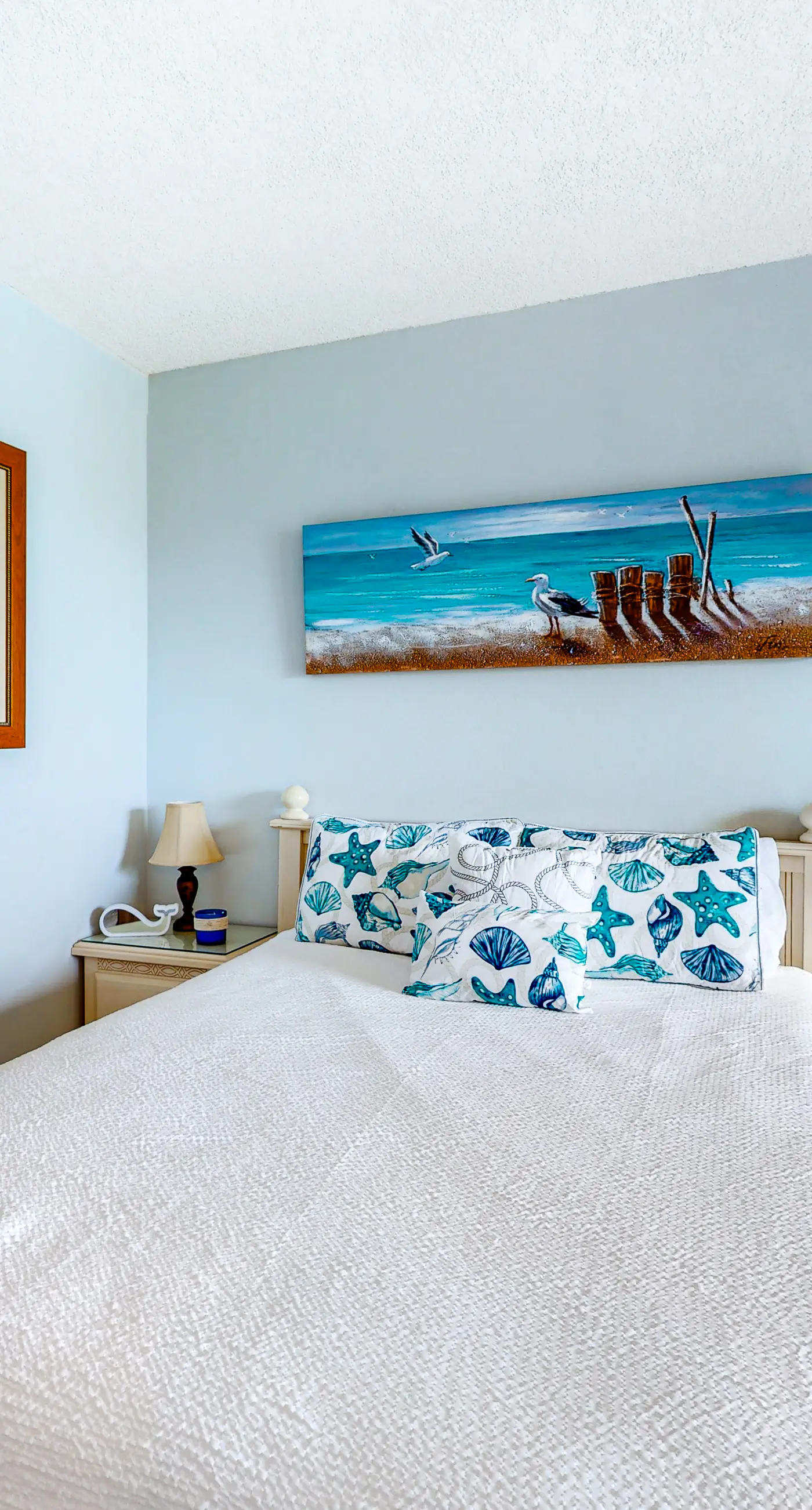 Perfect studio gem with pool, fast WiFi, sound view & kitchenette