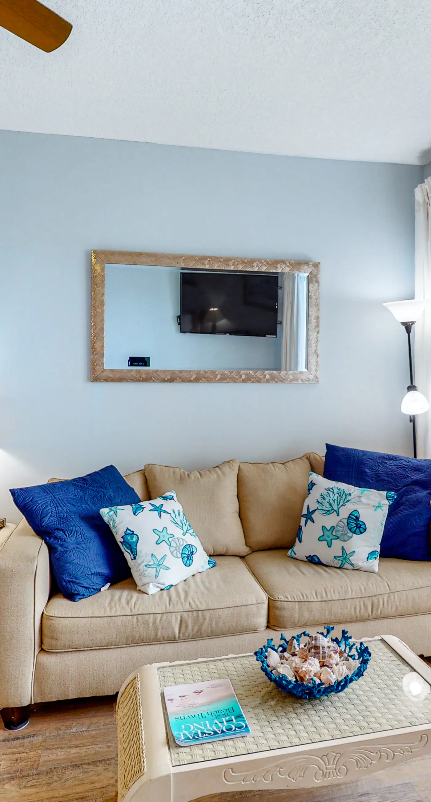 Perfect studio gem with pool, fast WiFi, sound view & kitchenette