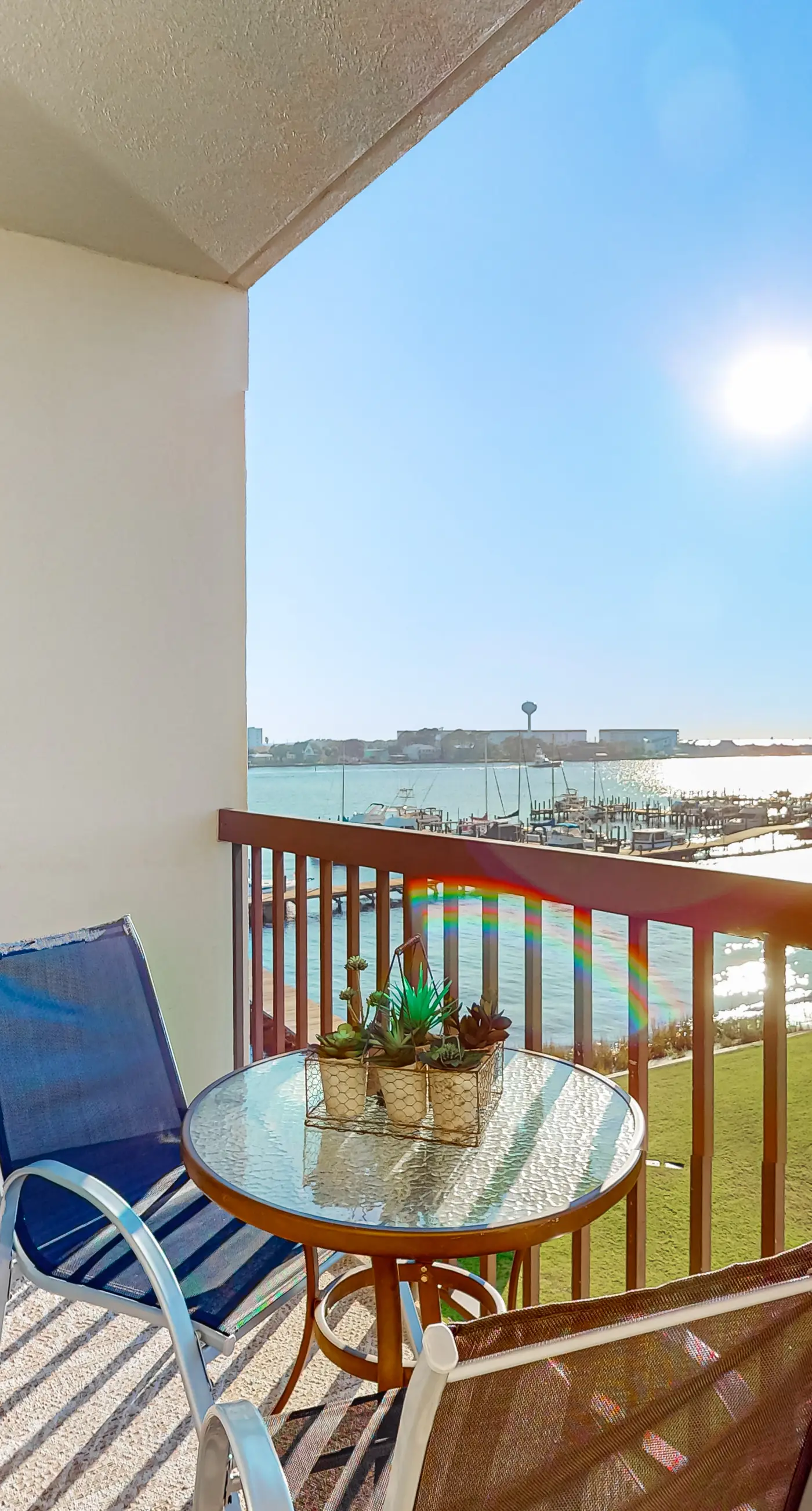 Bayfront delight with pool, bay views & prime location - snowbird-friendly