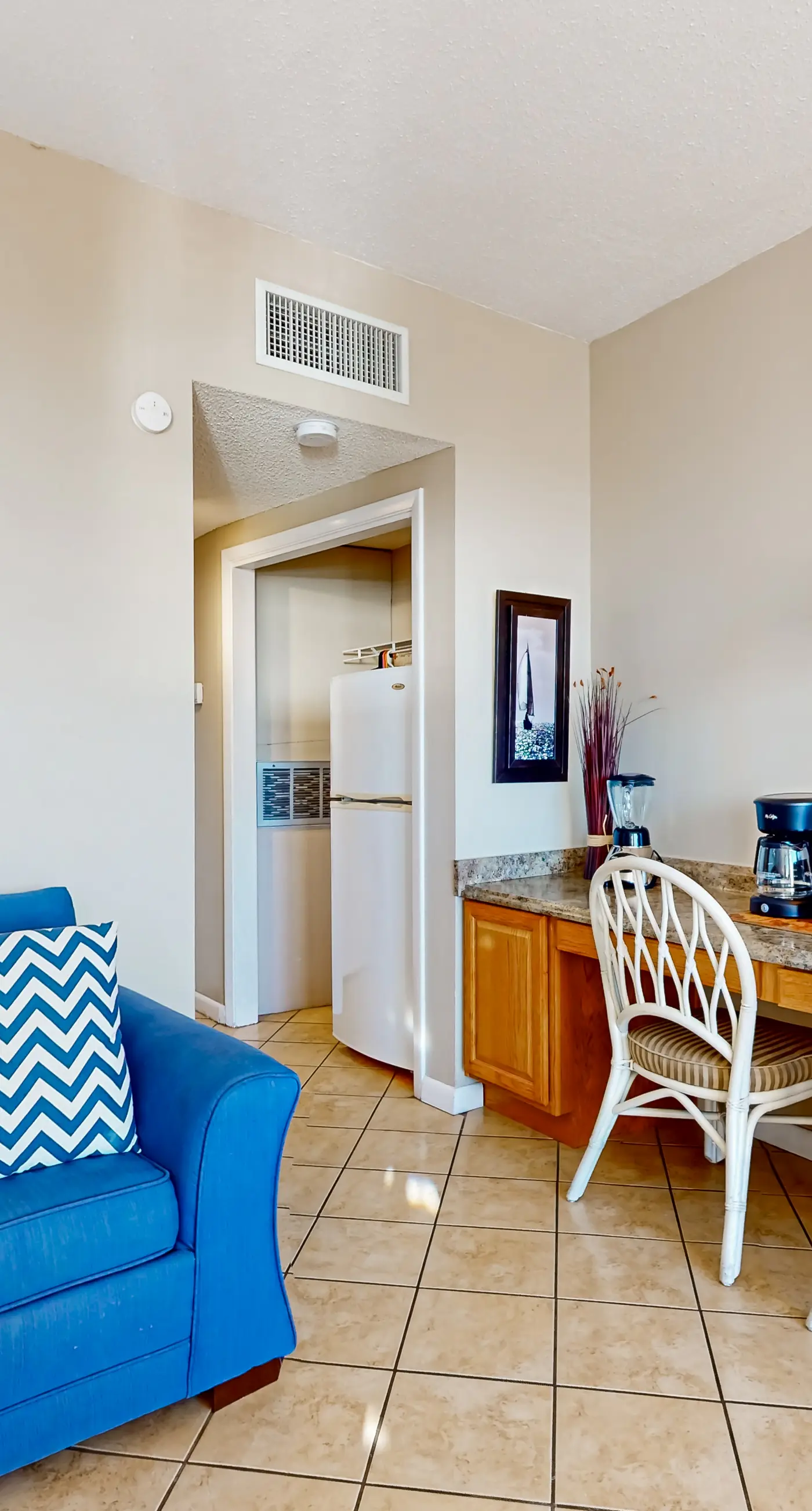 Bayfront delight with pool, bay views & prime location - snowbird-friendly