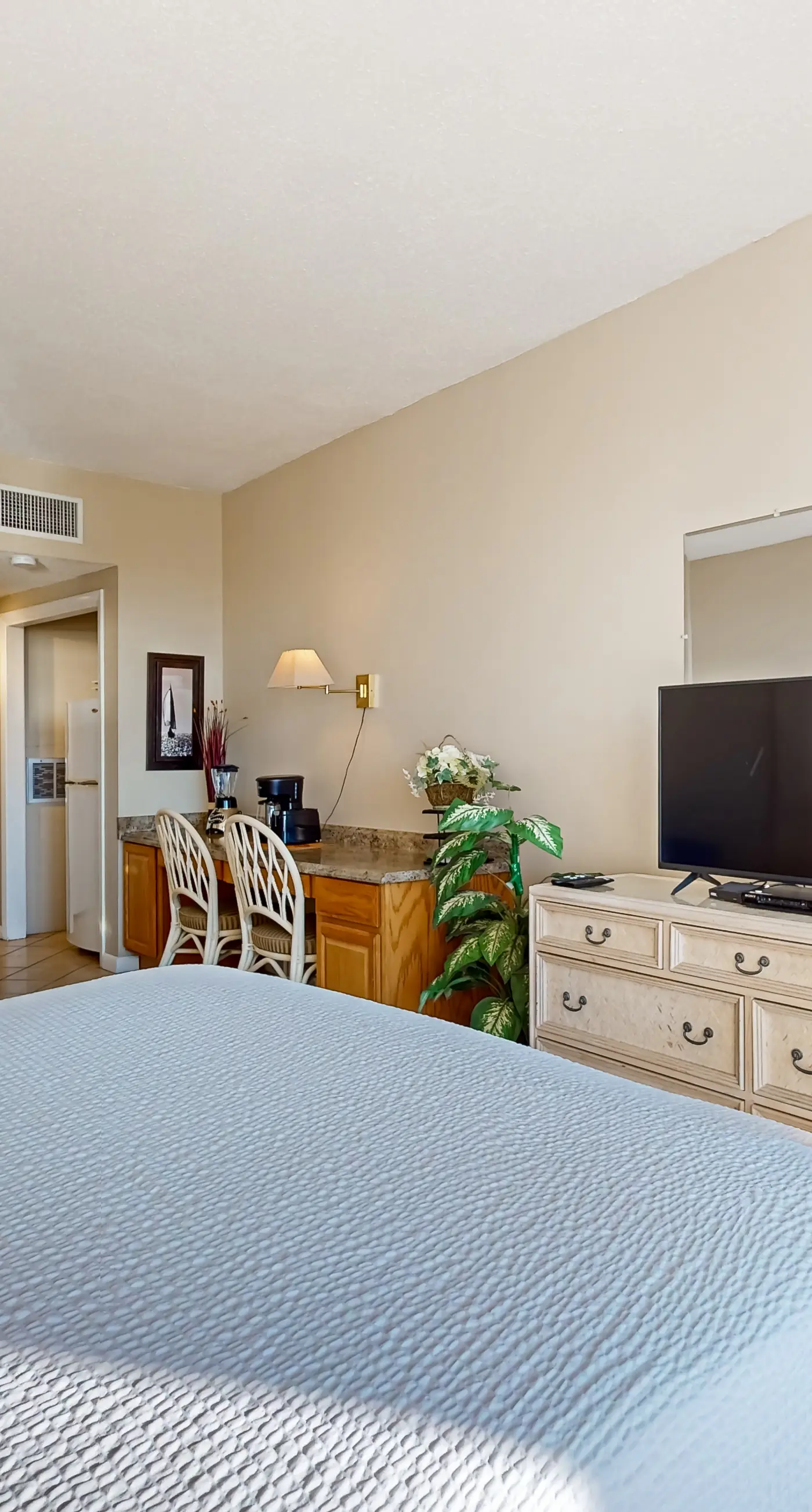 Bayfront delight with pool, bay views & prime location - snowbird-friendly