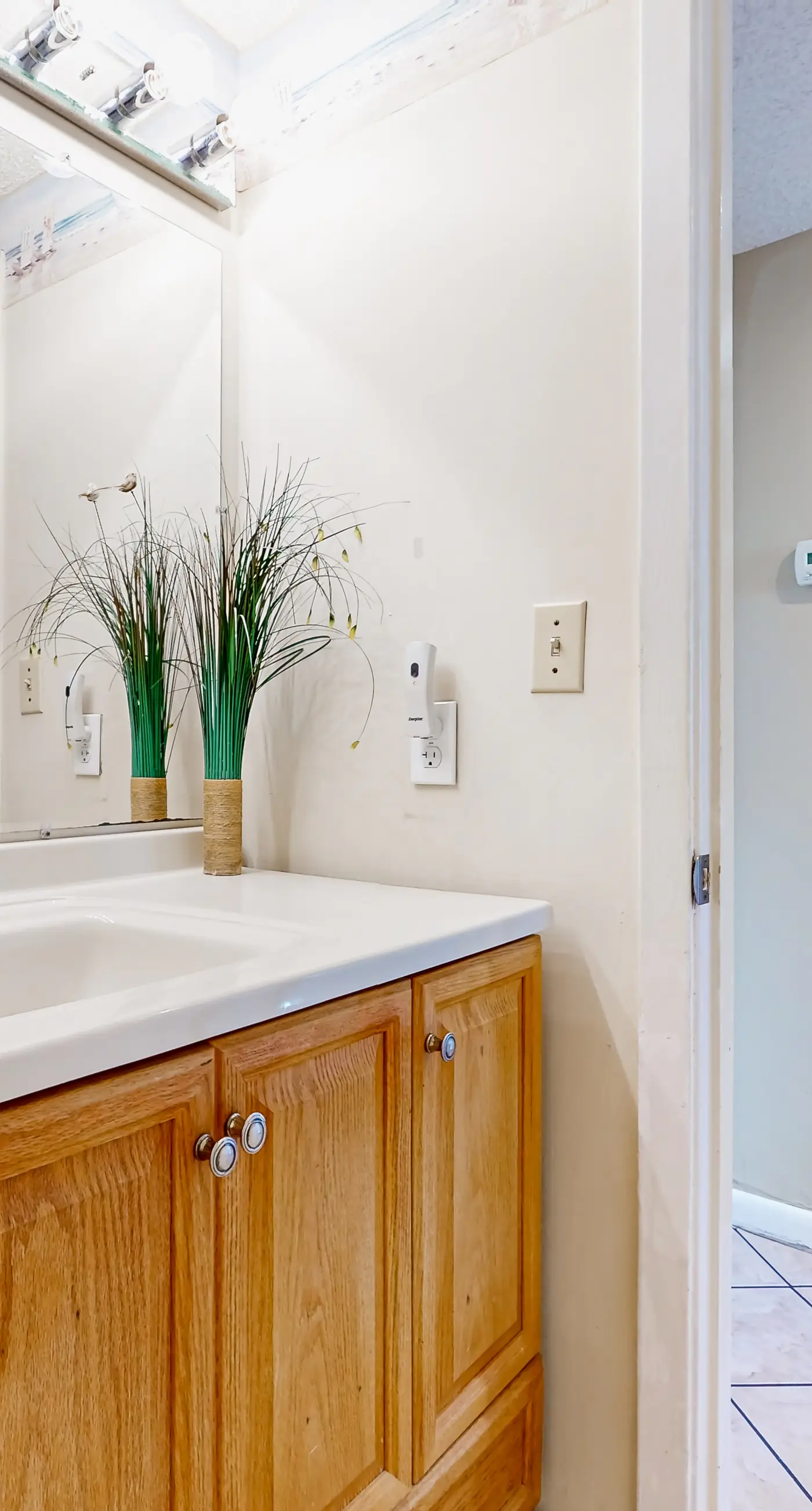 Bayfront delight with pool, bay views & prime location - snowbird-friendly