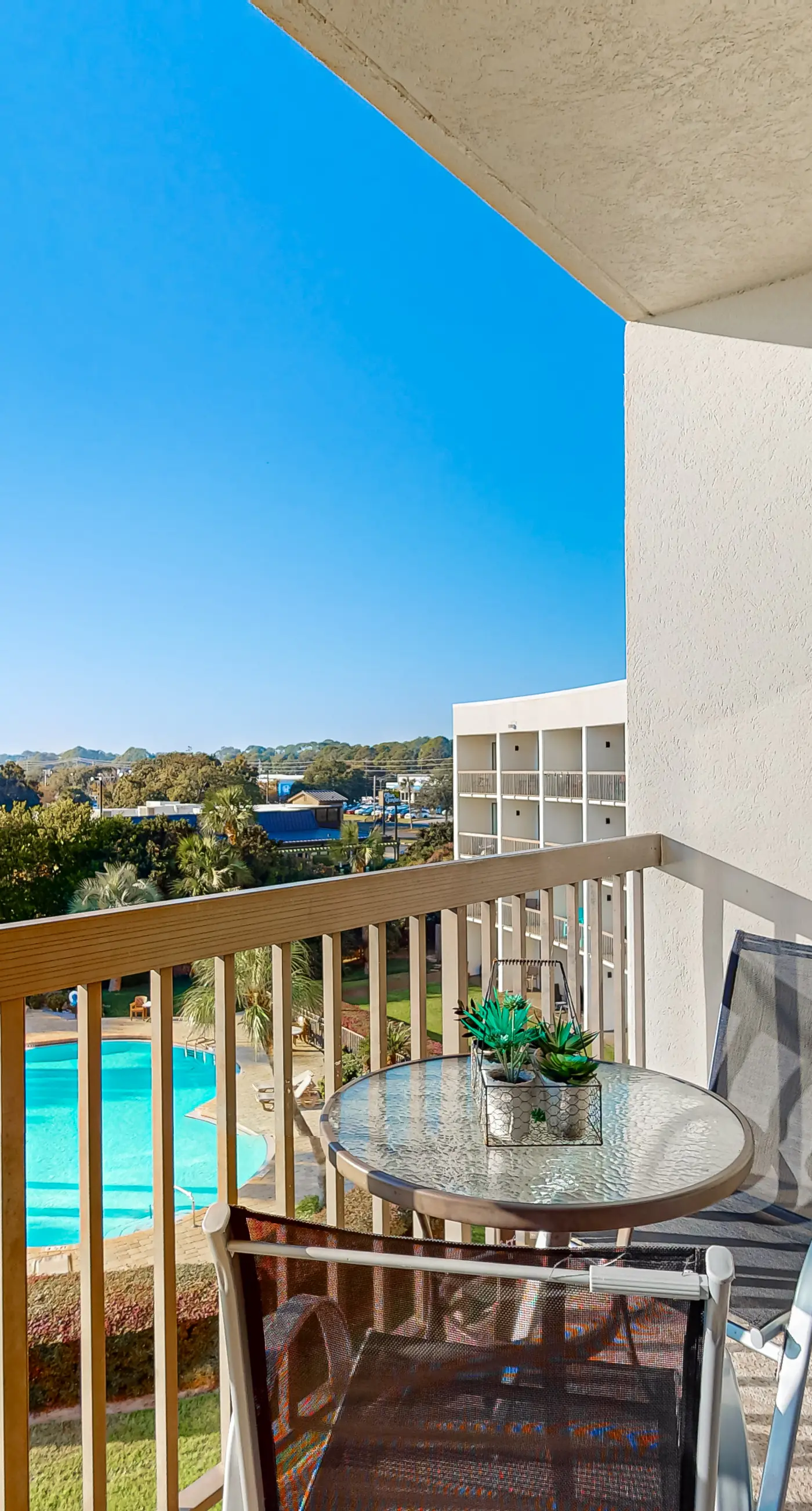 Bayfront delight with pool, bay views & prime location - snowbird-friendly