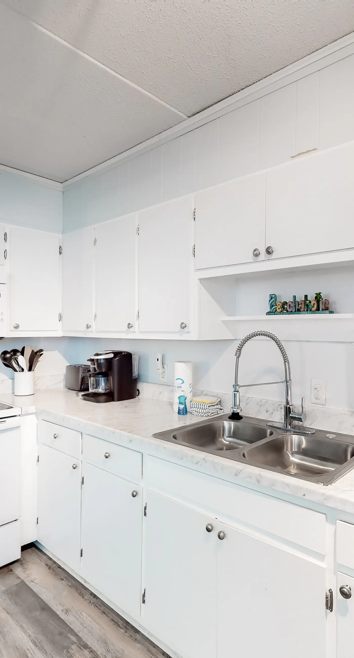 Waterfront condo with pool, central AC, washer/dryer, and WiFi