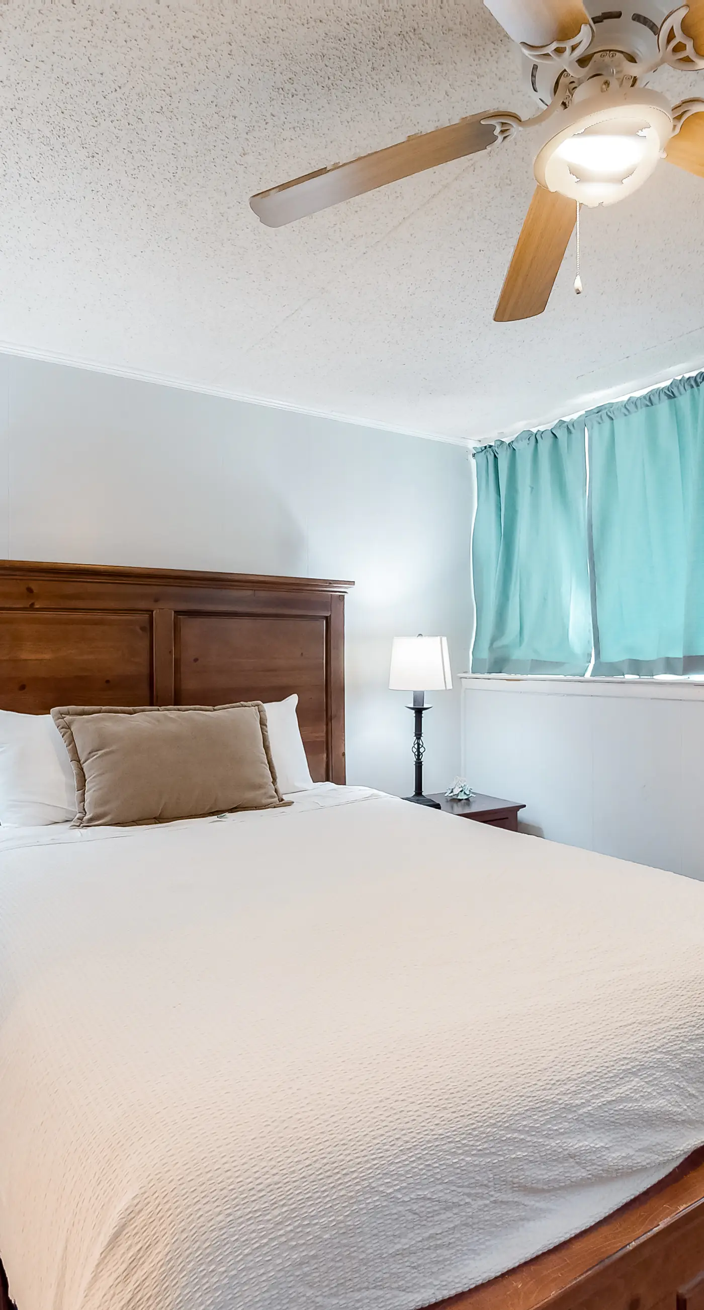 Waterfront condo with pool, central AC, washer/dryer, and WiFi