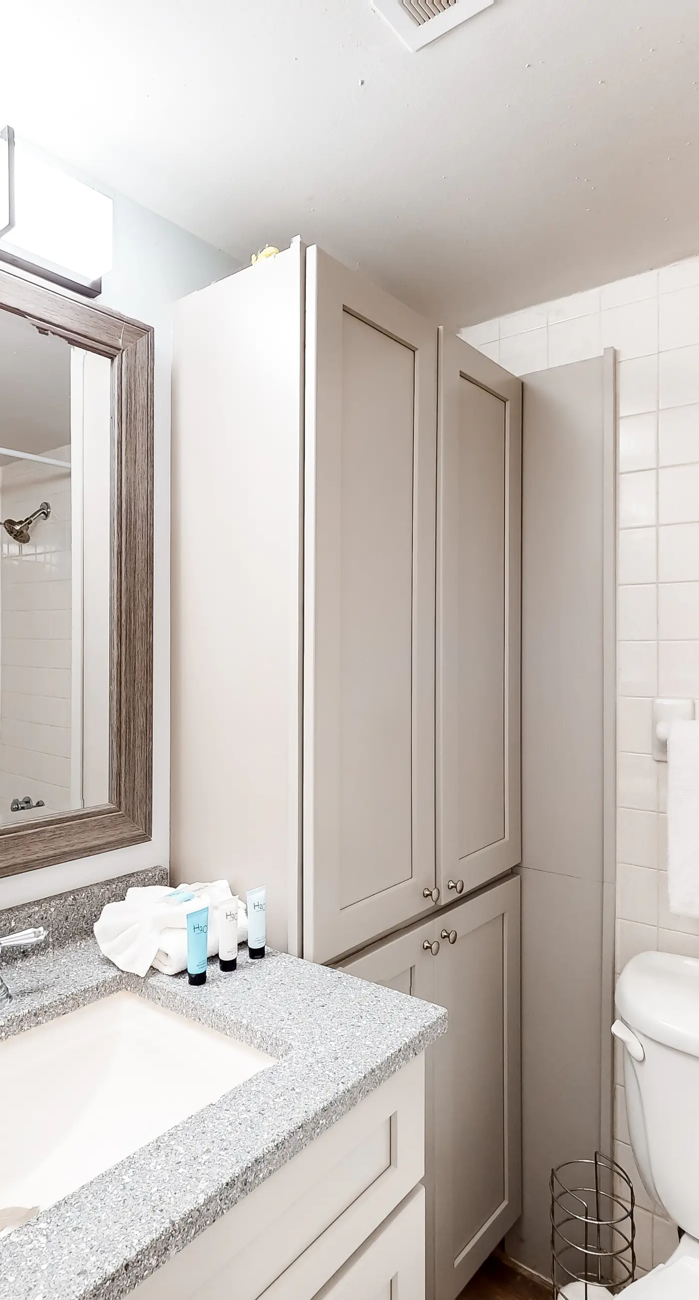 Waterfront condo with pool, central AC, washer/dryer, and WiFi