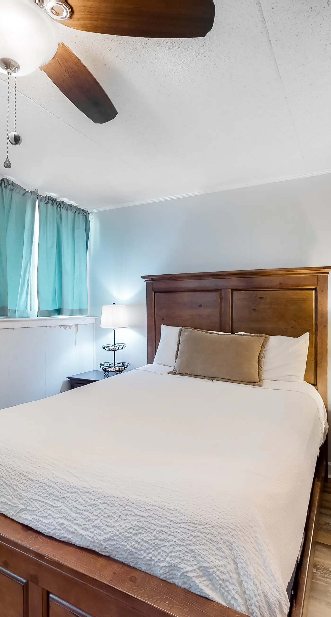 Waterfront condo with pool, central AC, washer/dryer, and WiFi