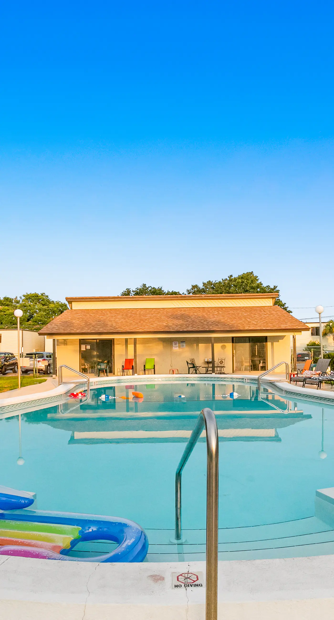 Waterfront condo with pool, central AC, washer/dryer, and WiFi