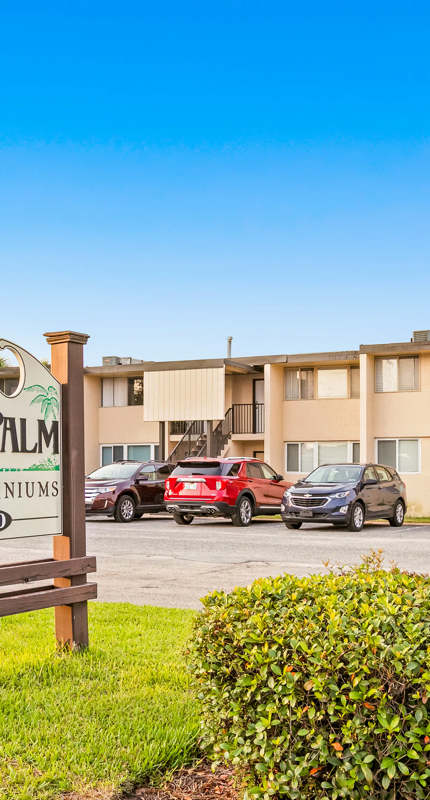 Waterfront condo with pool, central AC, washer/dryer, and WiFi