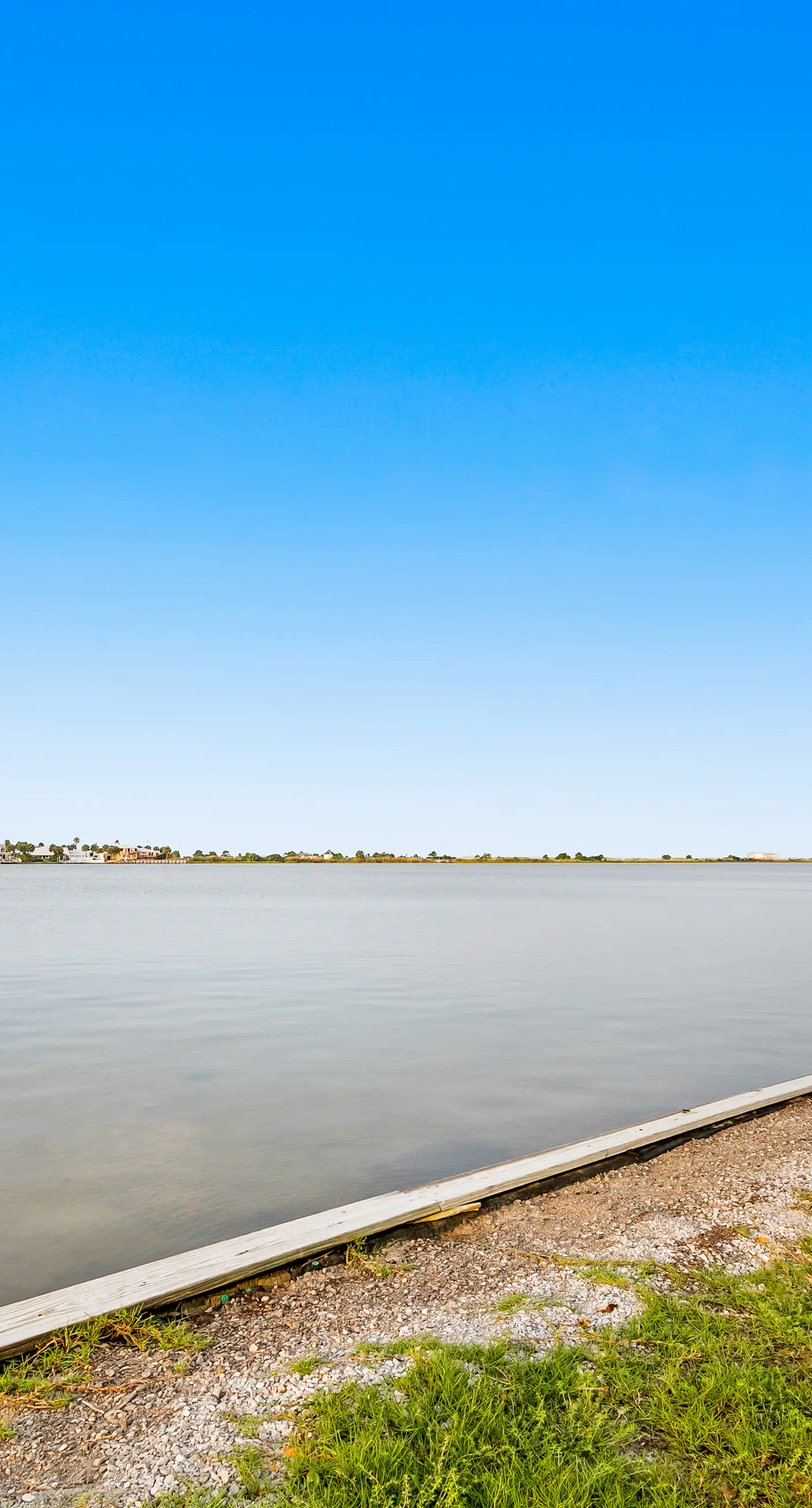 Waterfront condo with pool, central AC, washer/dryer, and WiFi