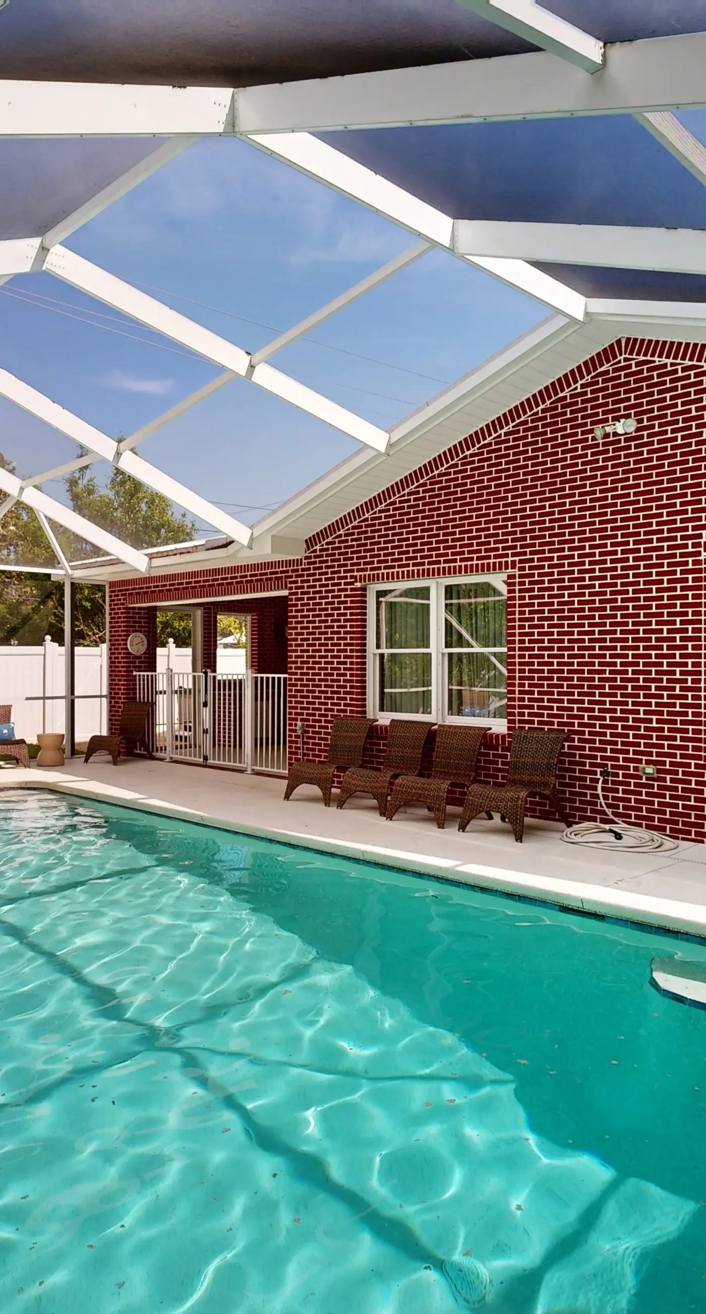 Lovely house with private saltwater pool & screened lanai - snowbird-friendly