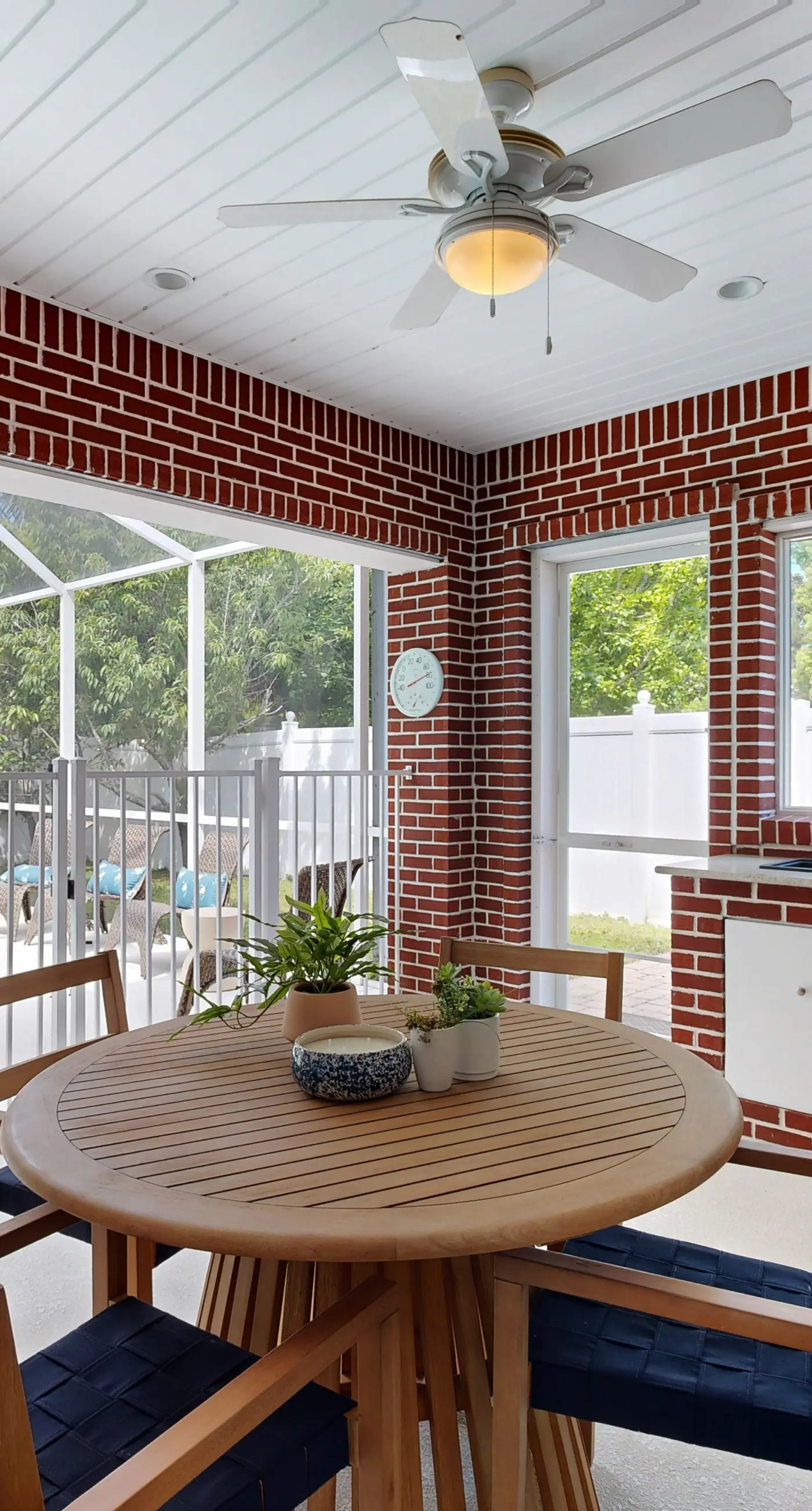 Lovely house with private saltwater pool & screened lanai - snowbird-friendly