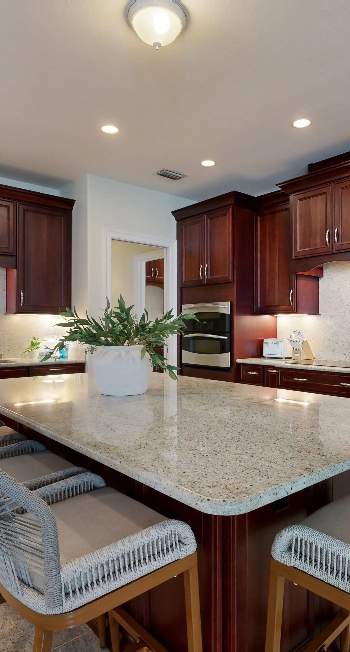 Lovely house with private saltwater pool & screened lanai - snowbird-friendly