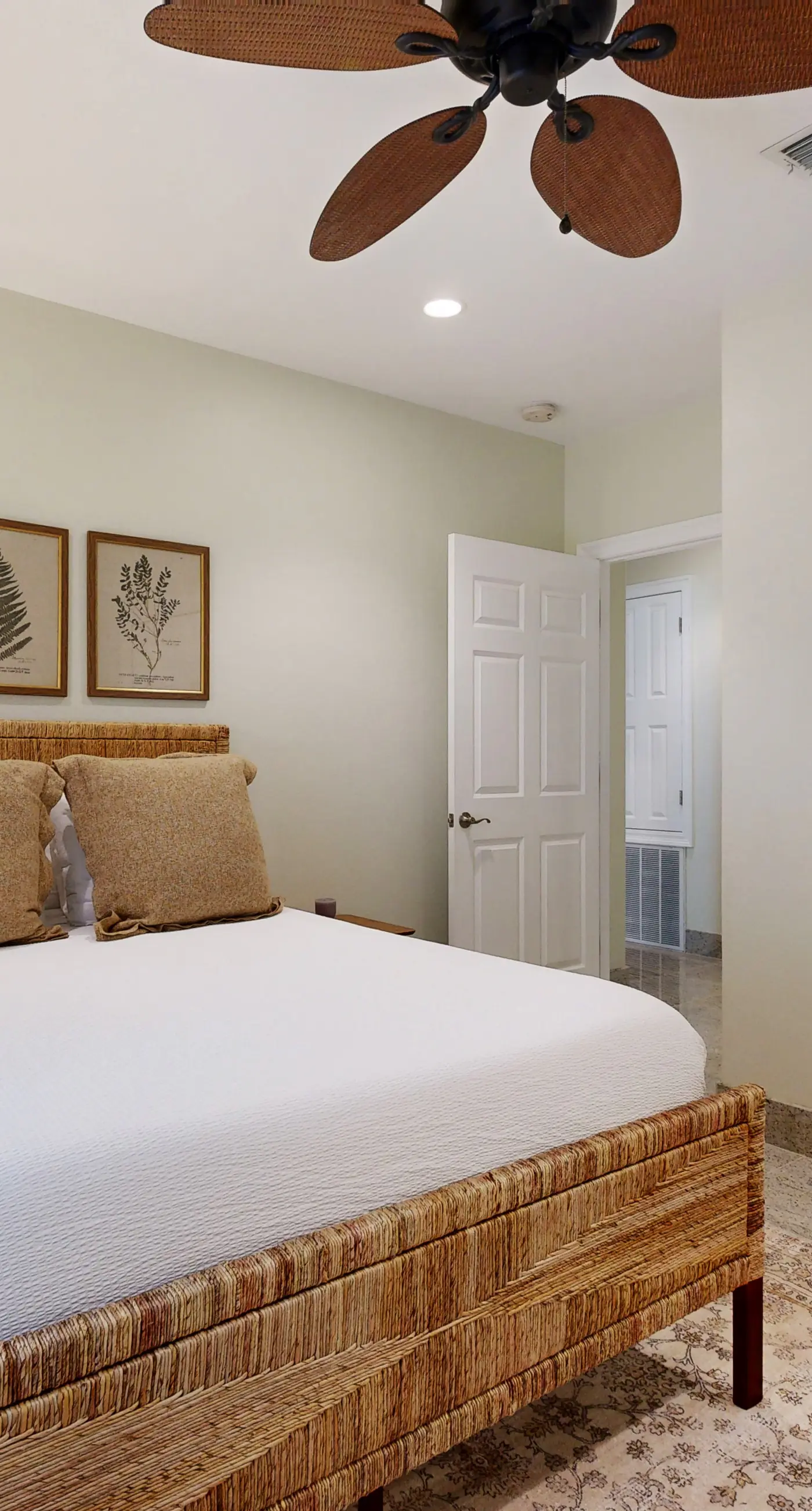 Lovely house with private saltwater pool & screened lanai - snowbird-friendly