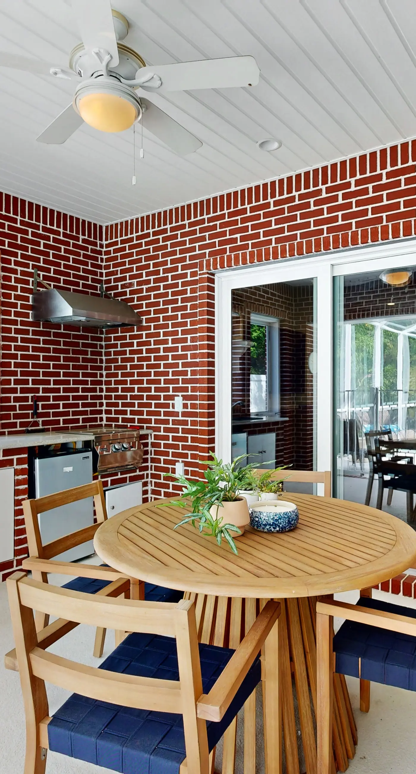 Lovely house with private saltwater pool & screened lanai - snowbird-friendly