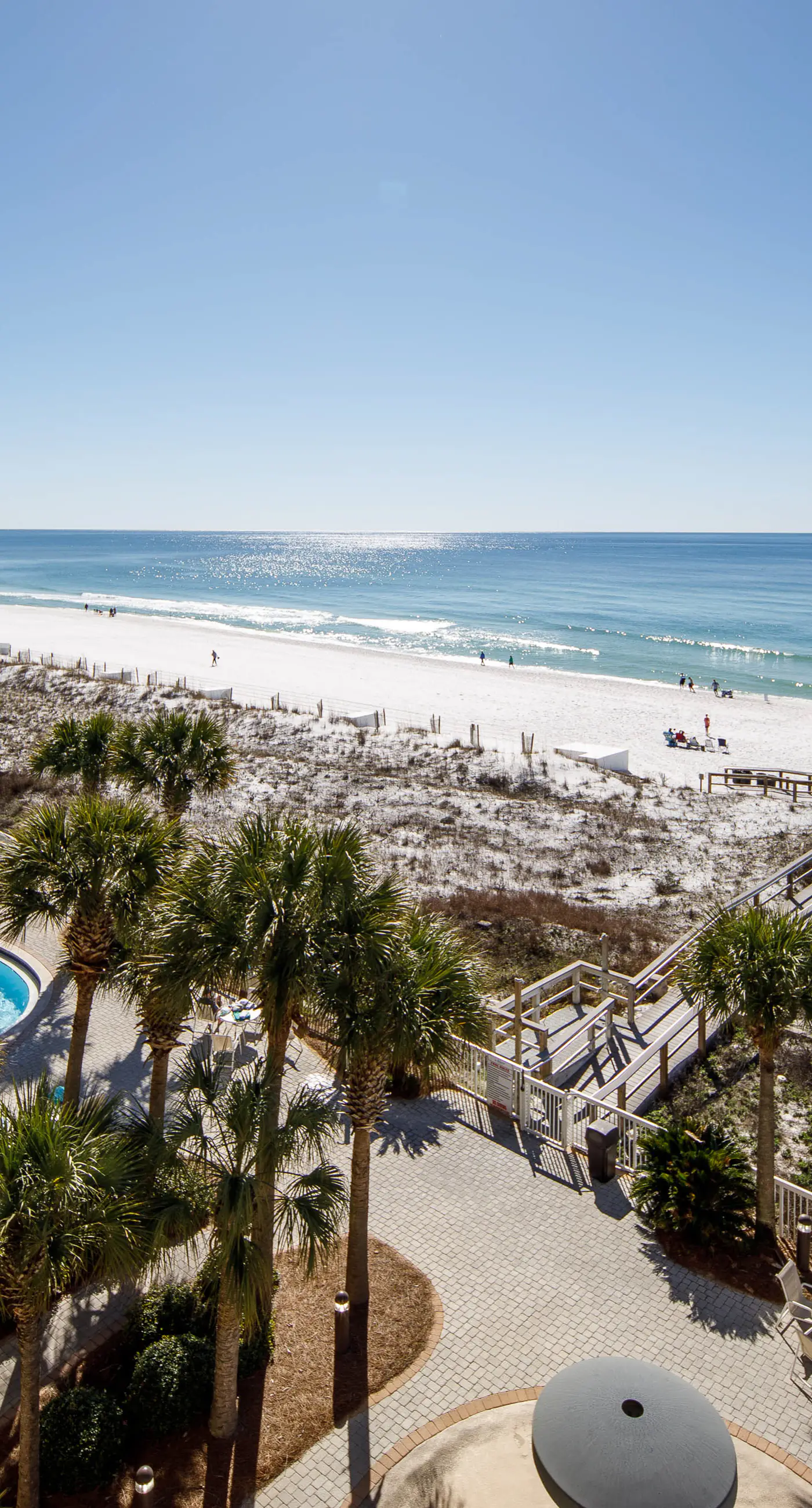 Gulf-view condo with beachfront access, pool, hot tub, gym, AC, & washer&dryer