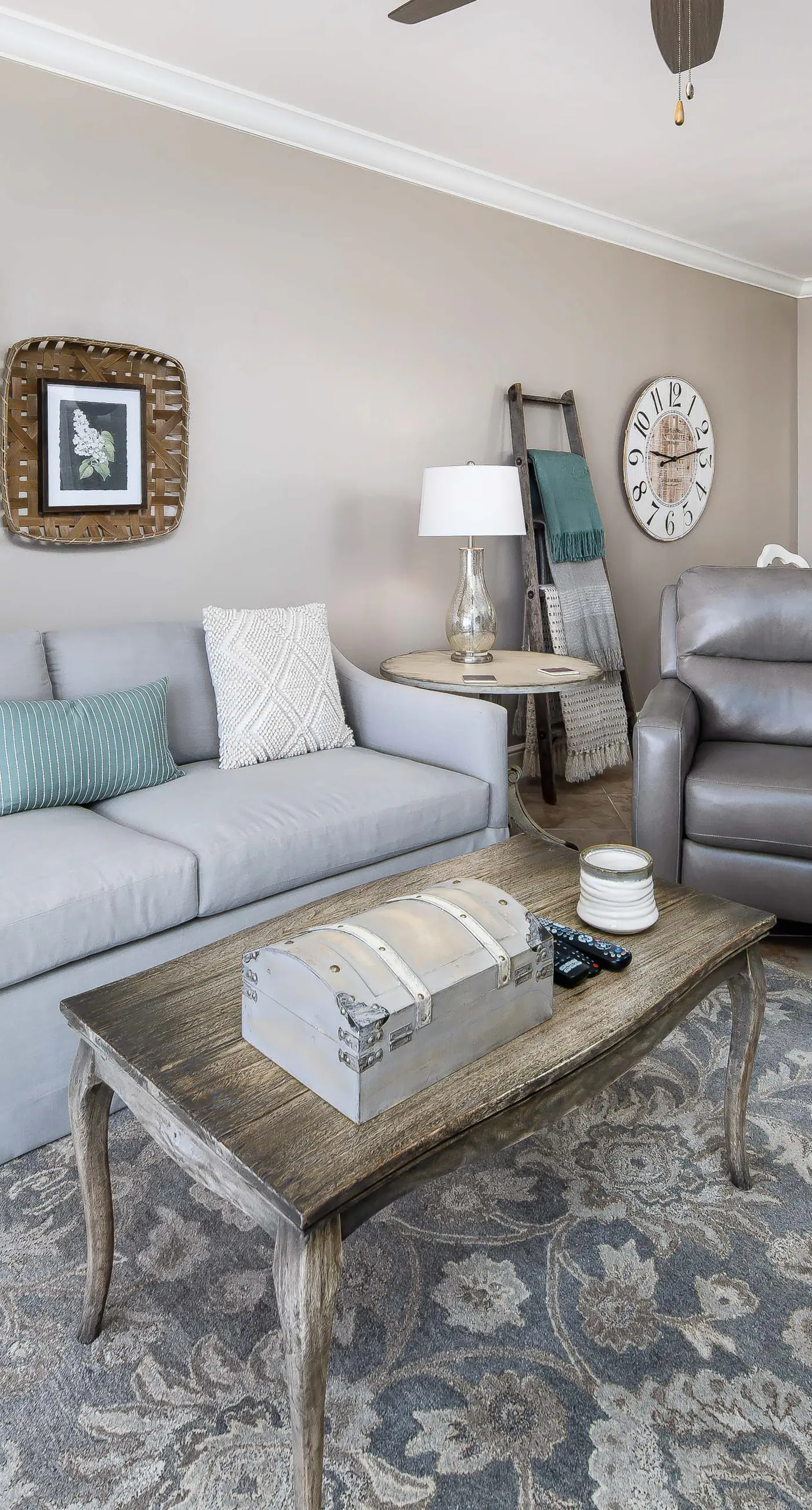 Gulf-view condo with beachfront access, pool, hot tub, gym, AC, & washer&dryer