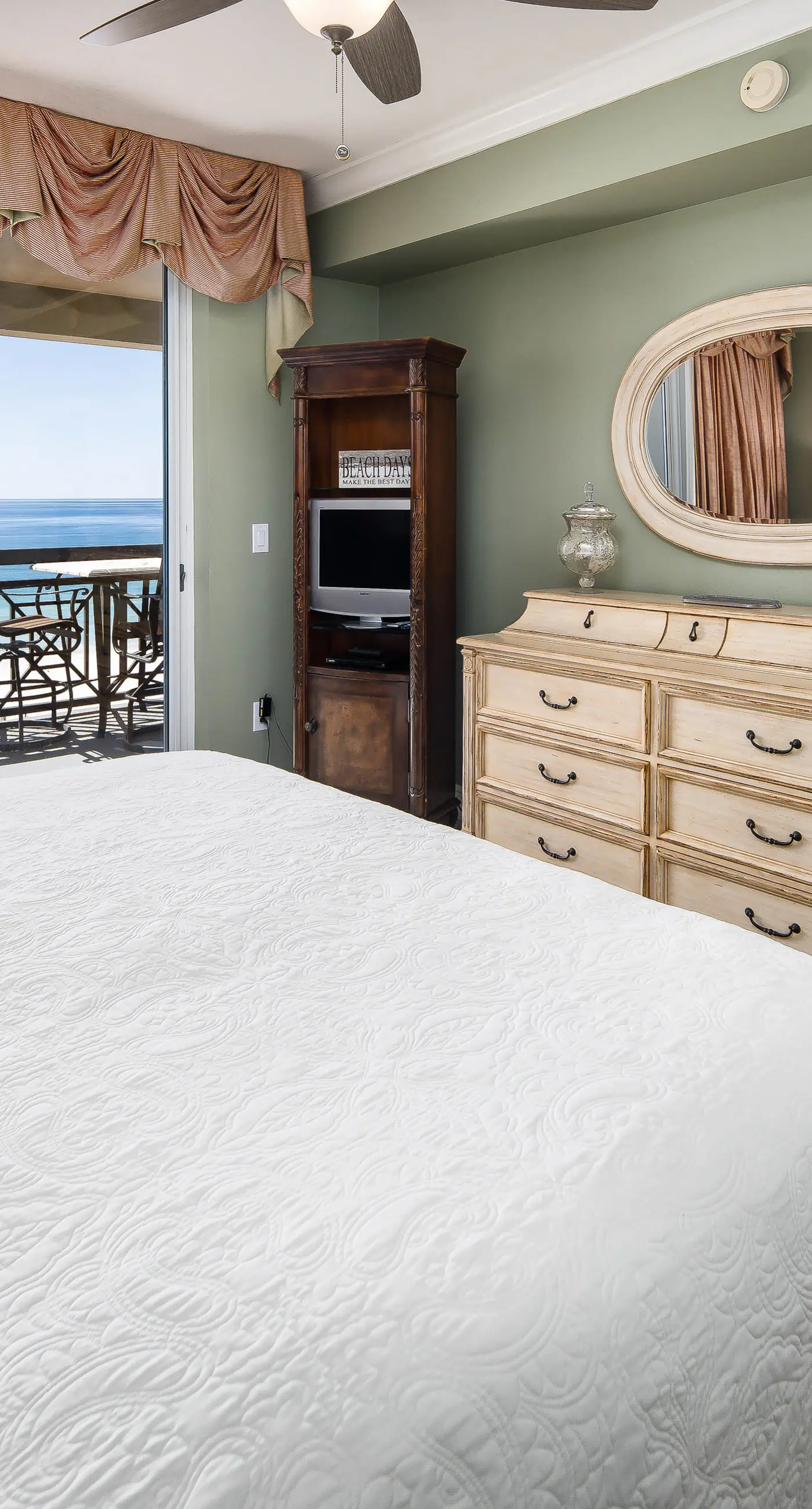 Gulf-view condo with beachfront access, pool, hot tub, gym, AC, & washer&dryer