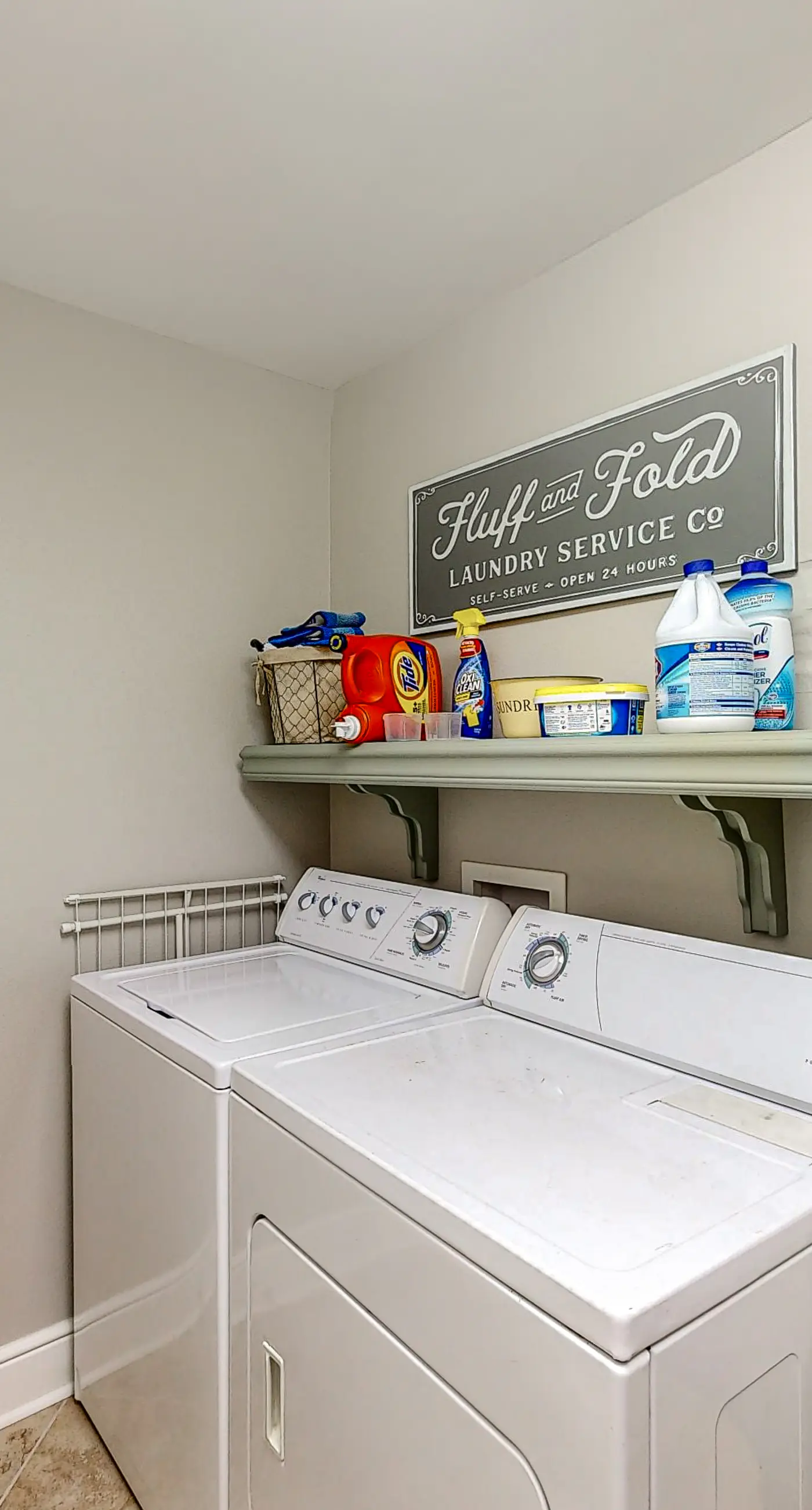Gulf-view condo with beachfront access, pool, hot tub, gym, AC, & washer&dryer