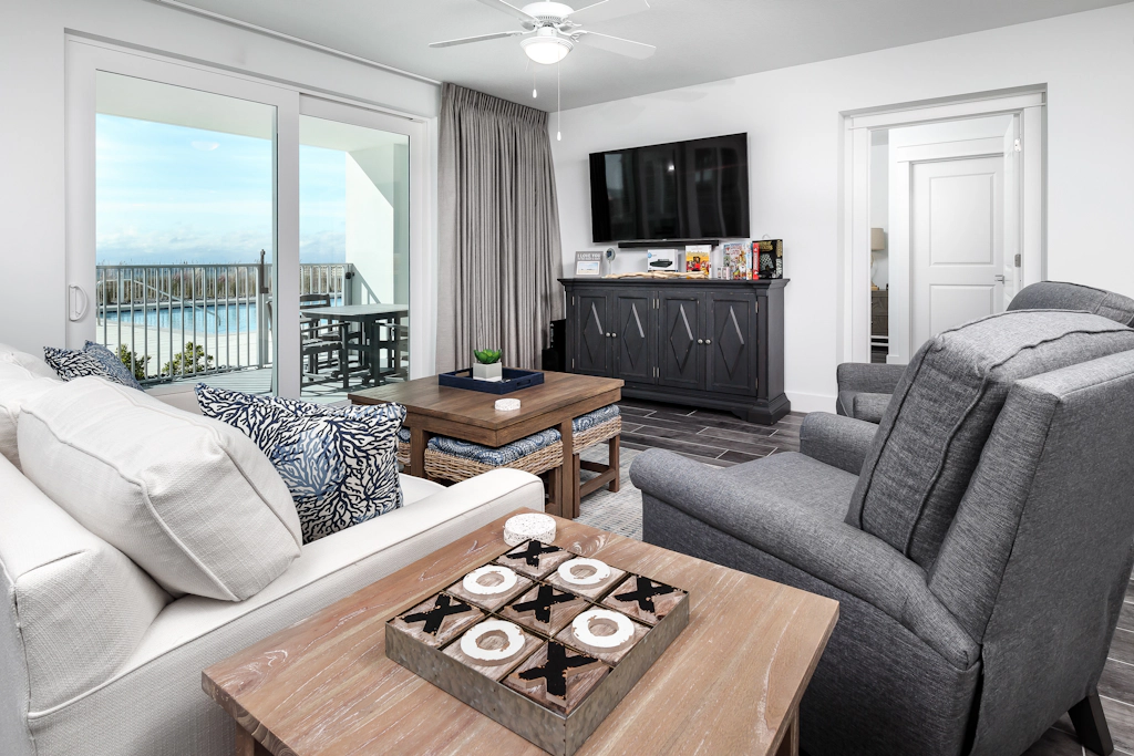 Blu 101 - Luxurious first-floor condo with hot tub, heated outdoor pool - near entertainment