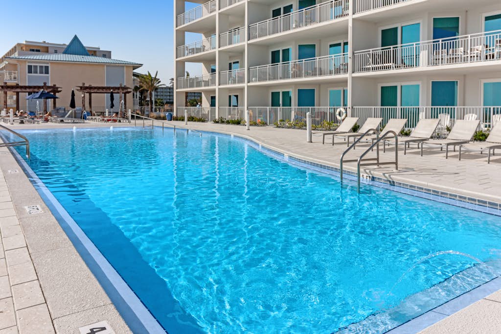 Blu 101 - Luxurious first-floor condo with hot tub, heated outdoor pool - near entertainment