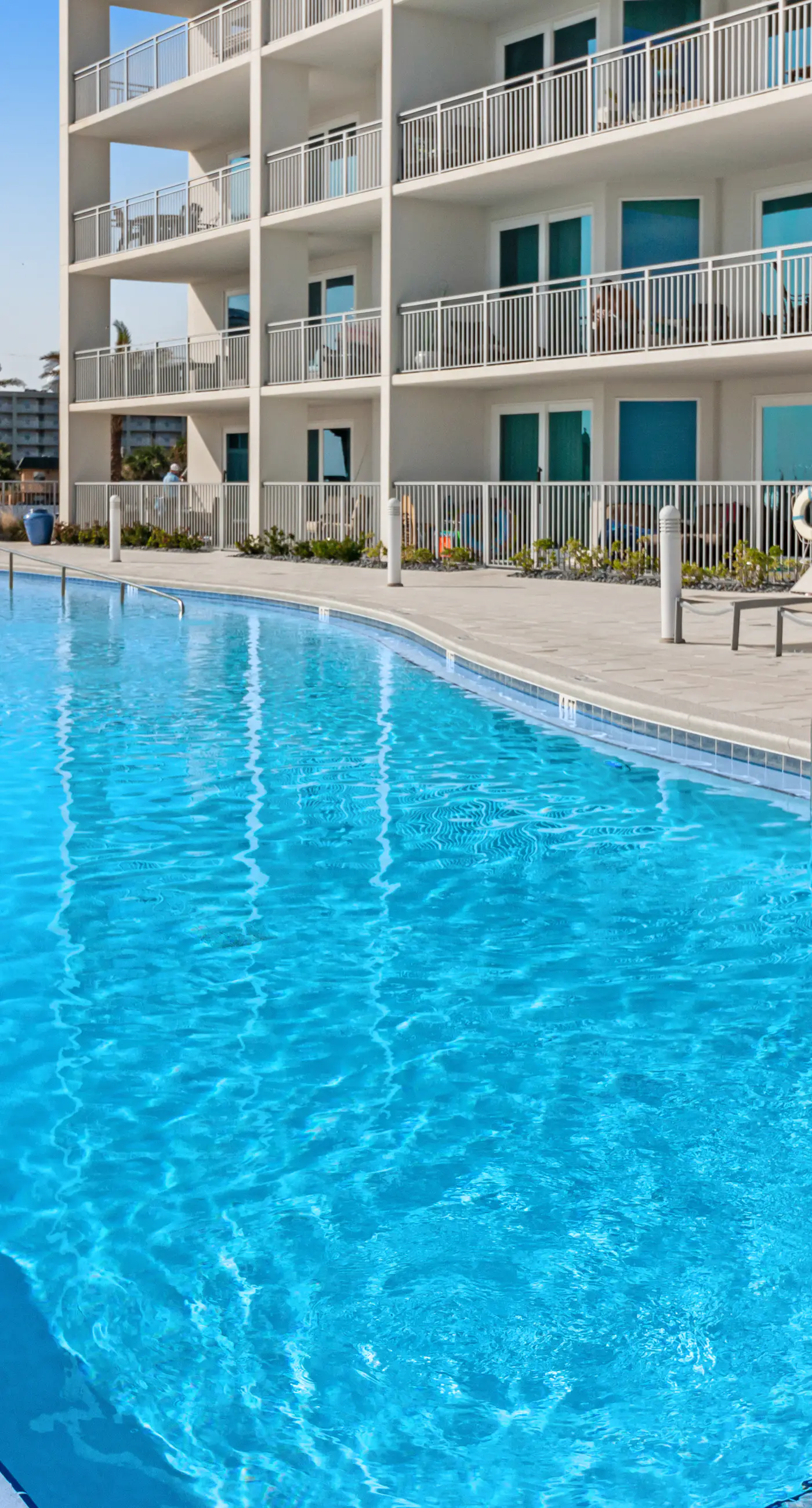 Blu 101 - Luxurious first-floor condo with hot tub, heated outdoor pool - near entertainment