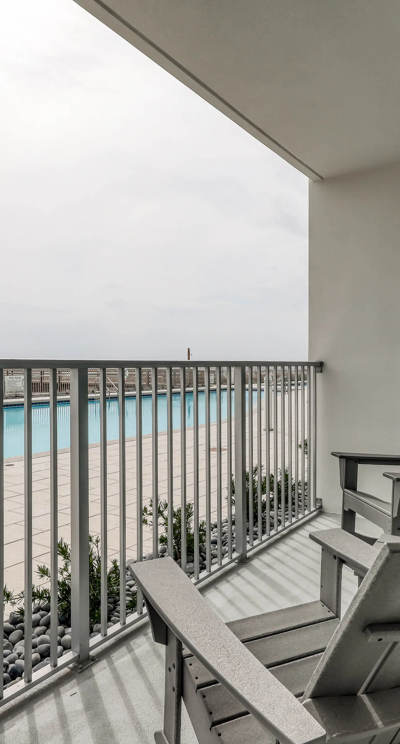 Blu 101 - Luxurious first-floor condo with hot tub, heated outdoor pool - near entertainment