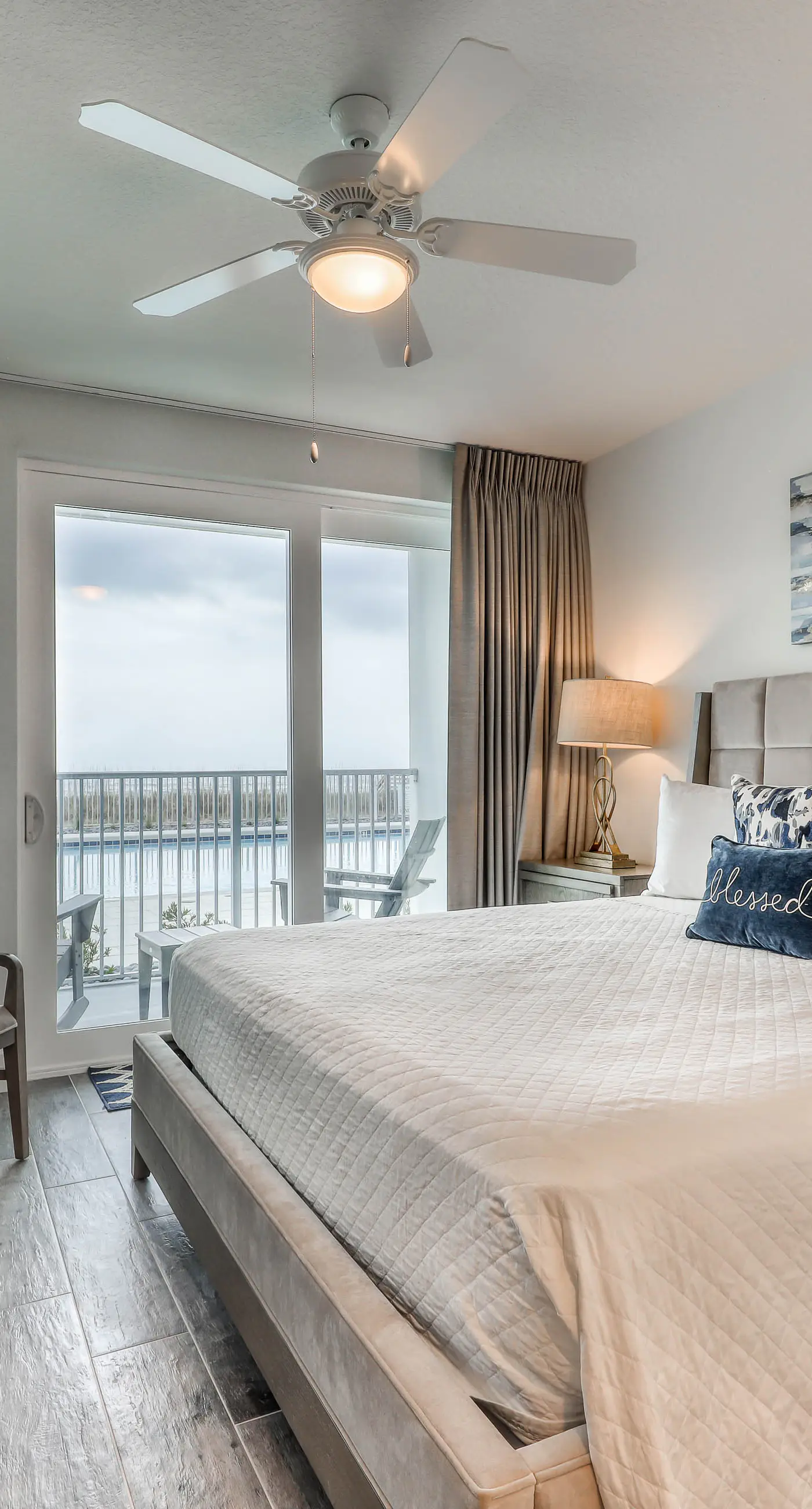 Blu 101 - Luxurious first-floor condo with hot tub, heated outdoor pool - near entertainment