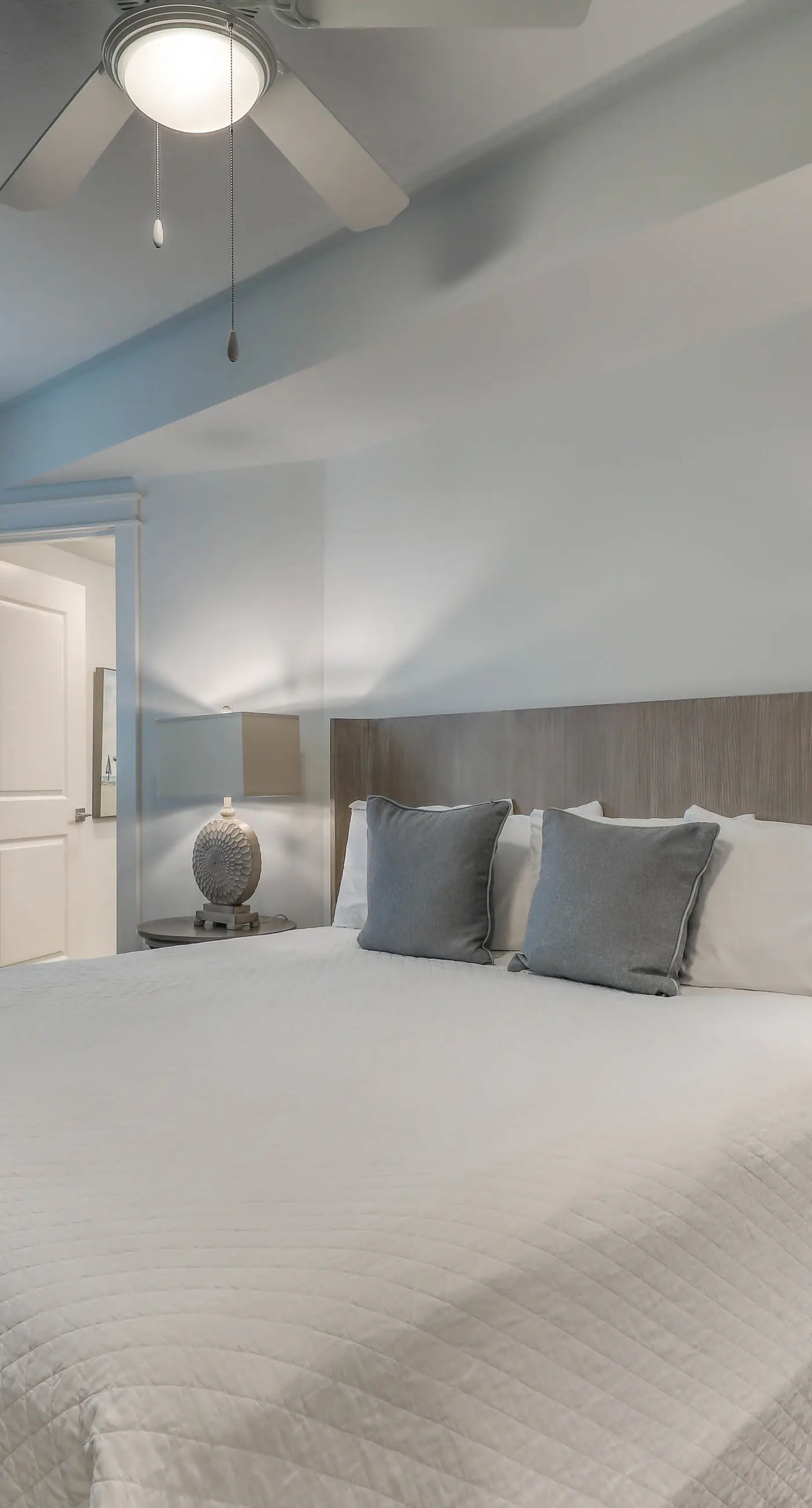 Blu 101 - Luxurious first-floor condo with hot tub, heated outdoor pool - near entertainment