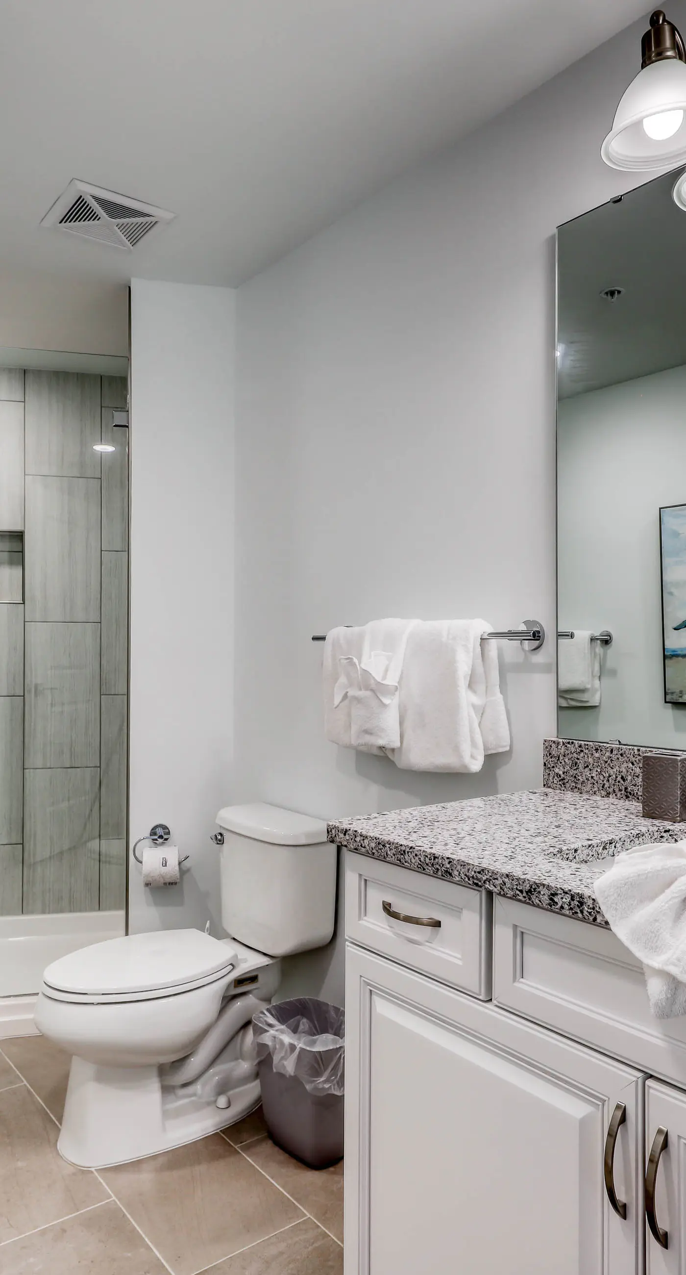 Blu 101 - Luxurious first-floor condo with hot tub, heated outdoor pool - near entertainment