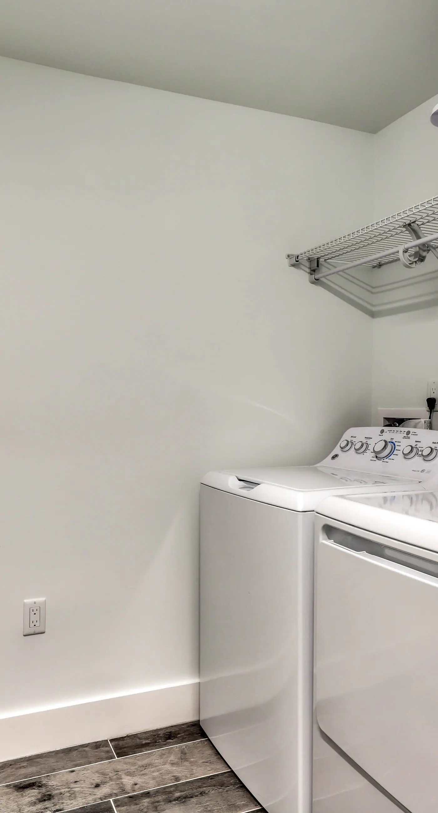 Blu 101 - Luxurious first-floor condo with hot tub, heated outdoor pool - near entertainment