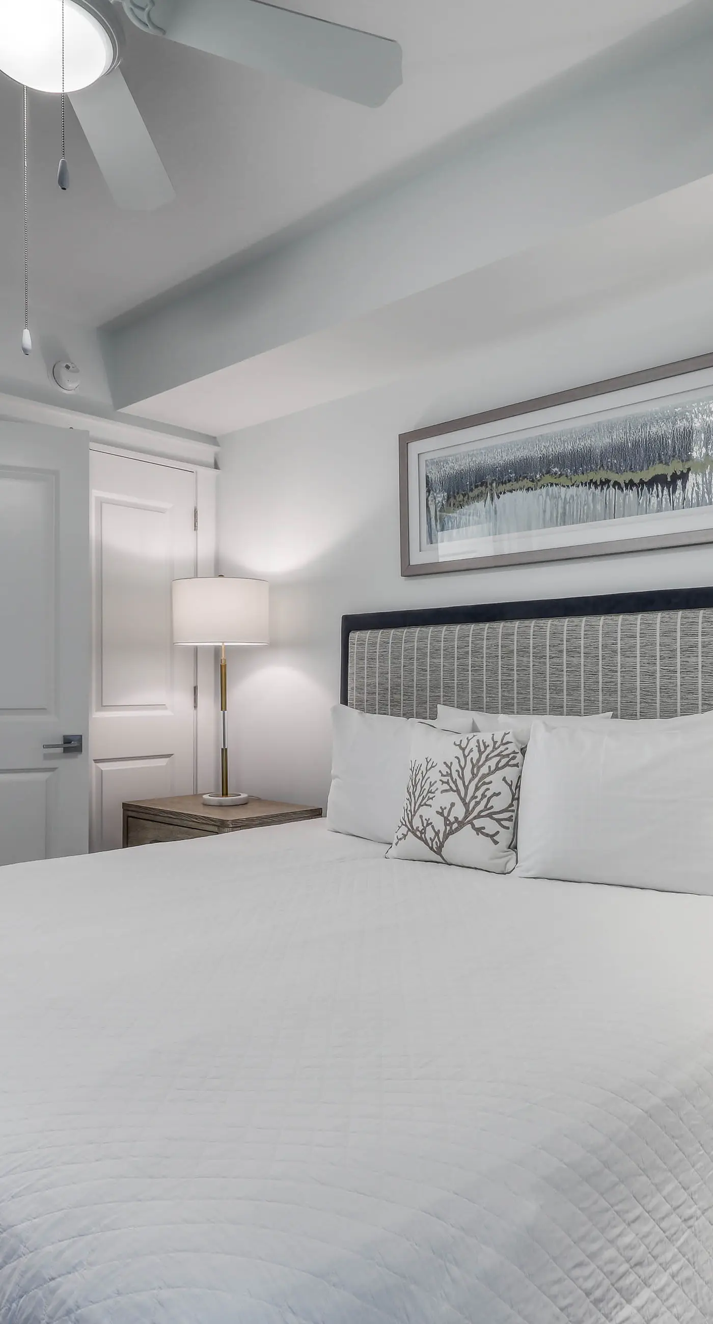 Blu 101 - Luxurious first-floor condo with hot tub, heated outdoor pool - near entertainment