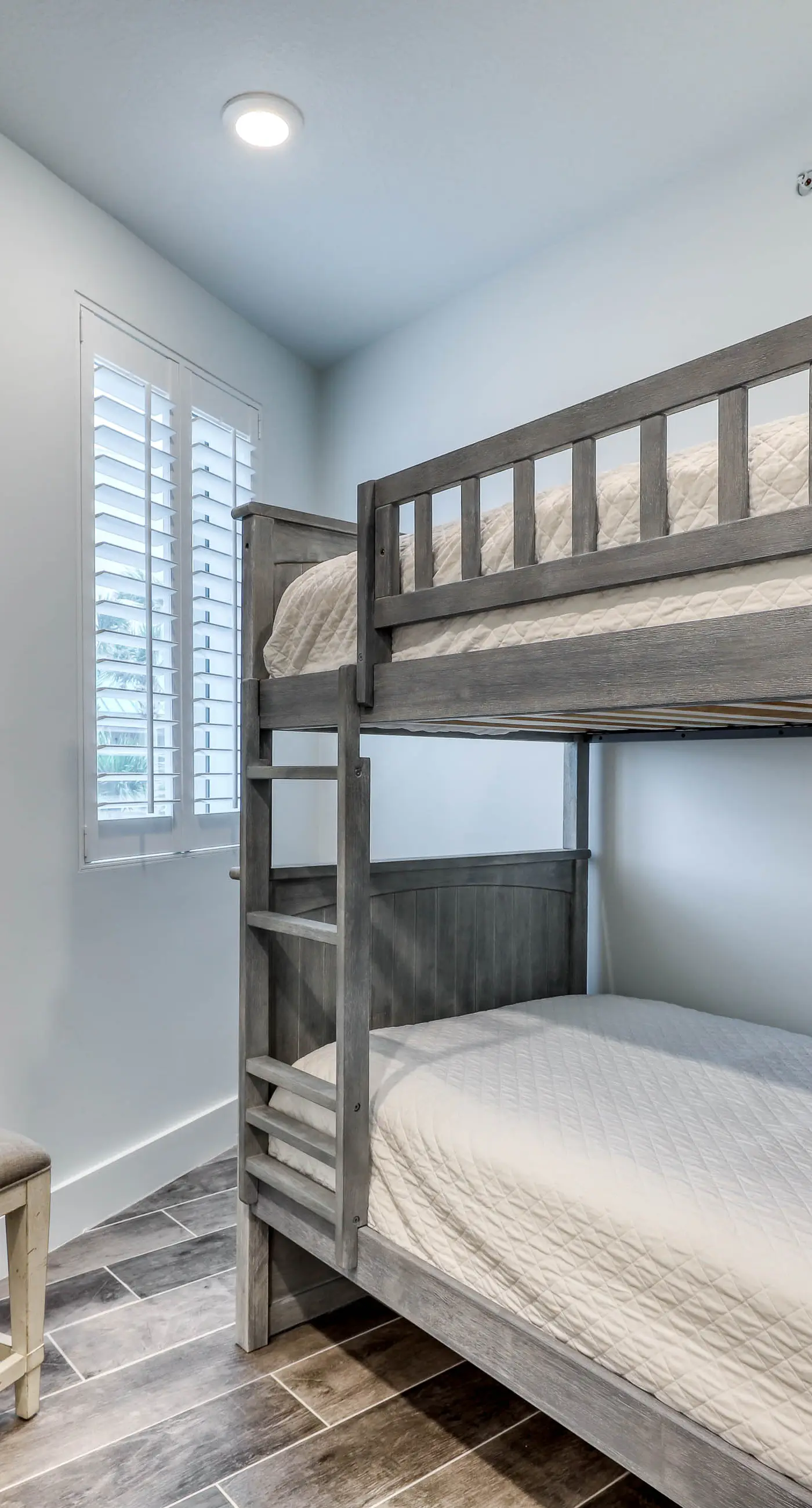 Blu 101 - Luxurious first-floor condo with hot tub, heated outdoor pool - near entertainment