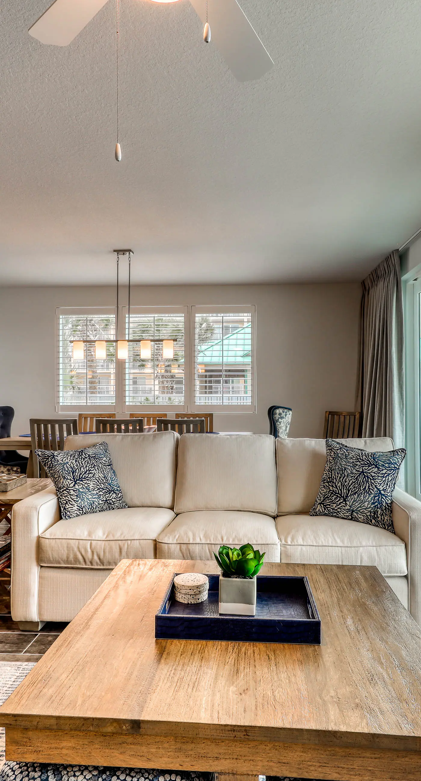 Blu 101 - Luxurious first-floor condo with hot tub, heated outdoor pool - near entertainment