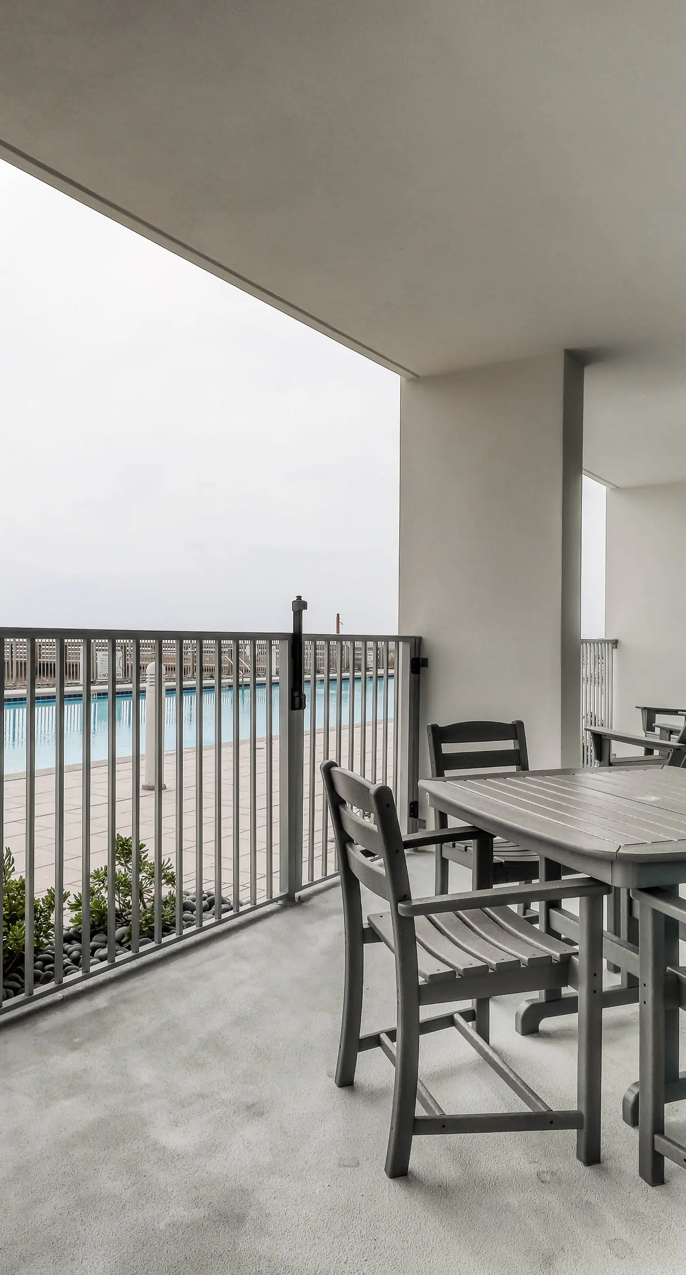 Blu 101 - Luxurious first-floor condo with hot tub, heated outdoor pool - near entertainment