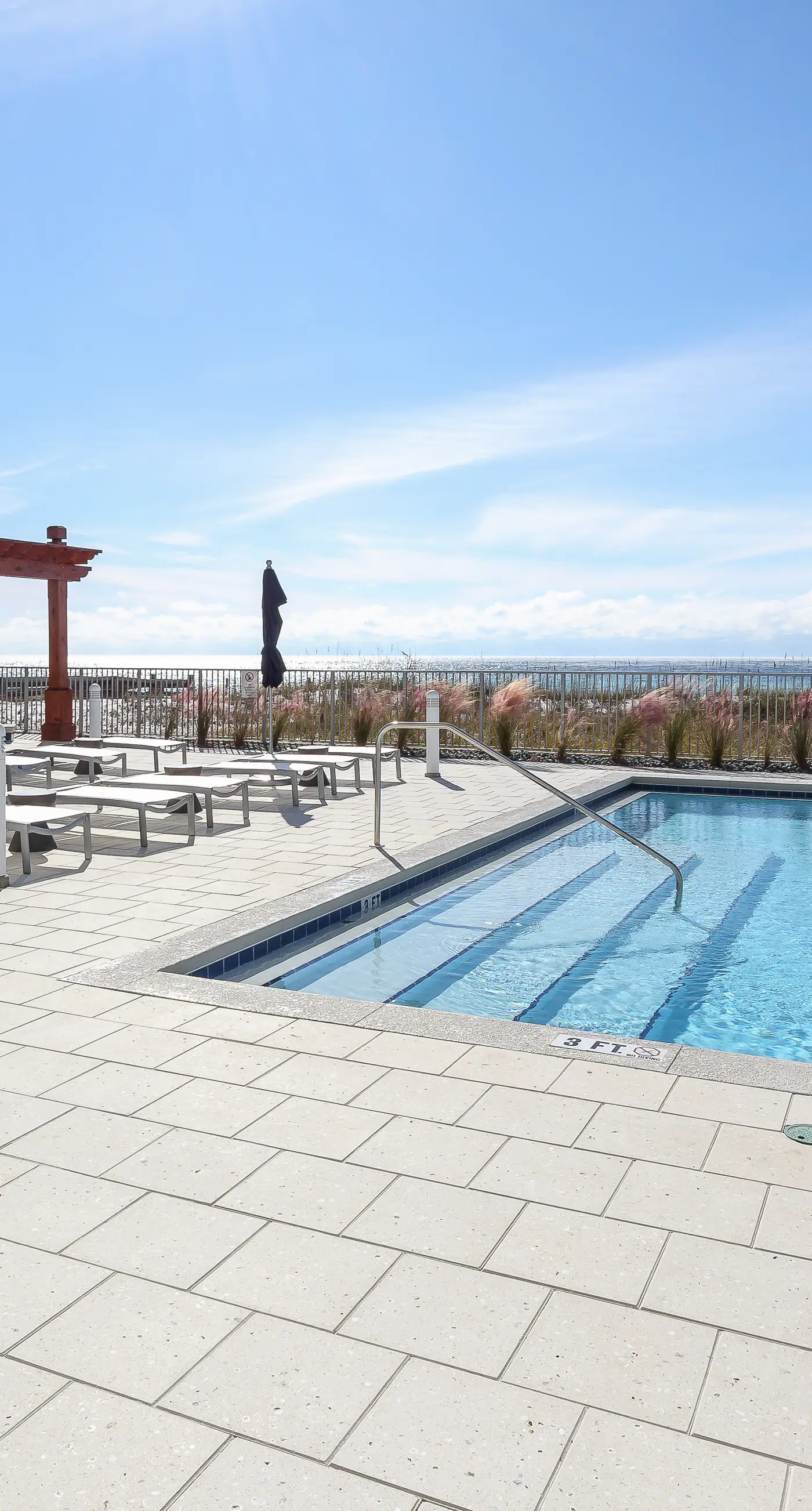 Blu 101 - Luxurious first-floor condo with hot tub, heated outdoor pool - near entertainment