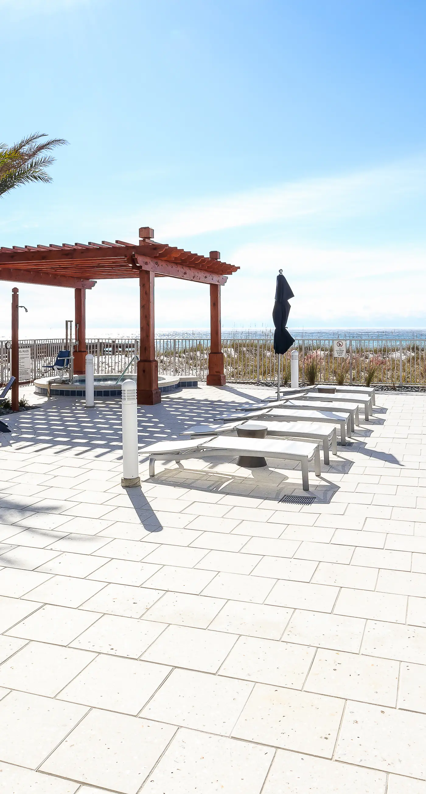 Blu 101 - Luxurious first-floor condo with hot tub, heated outdoor pool - near entertainment