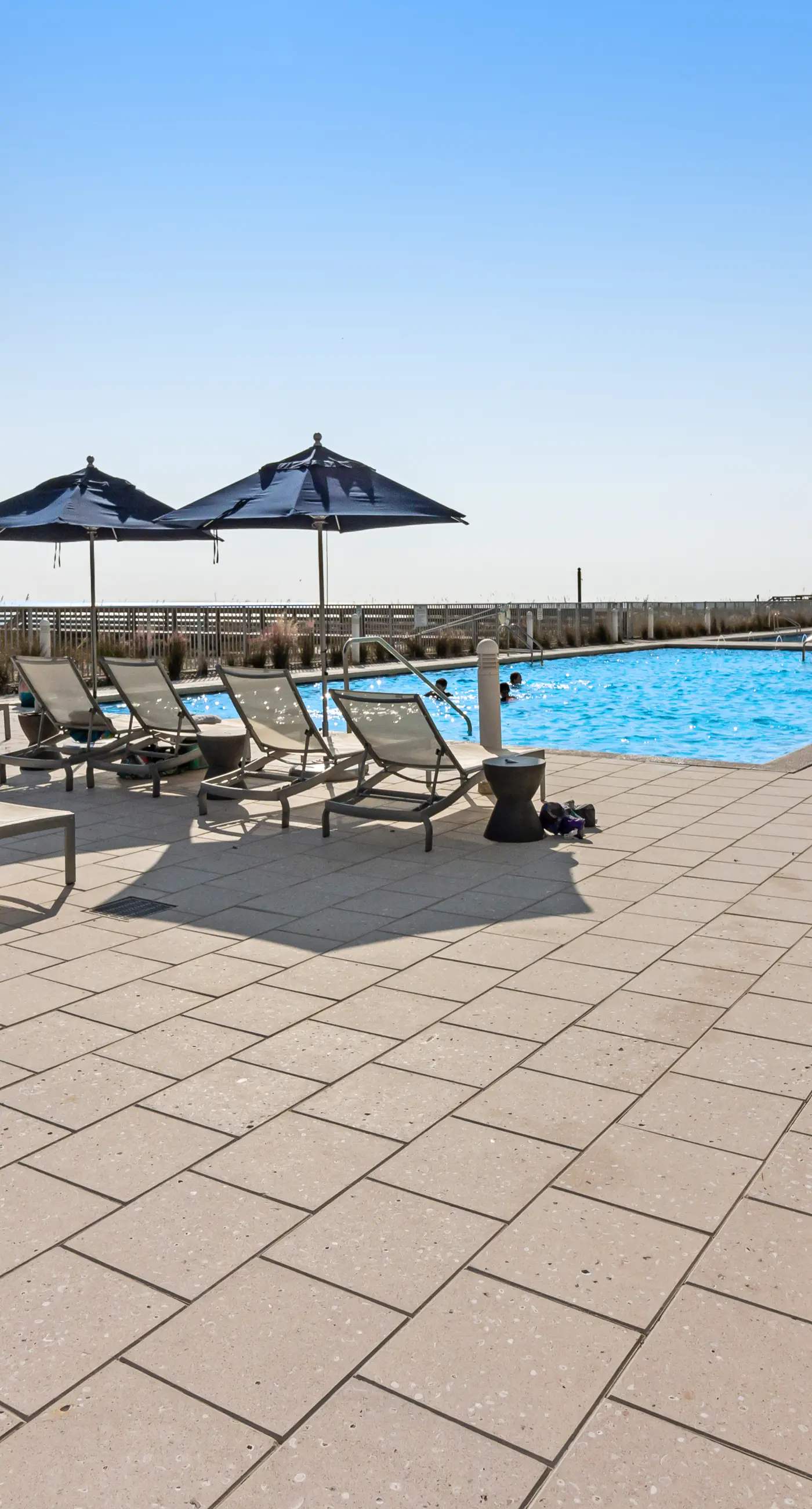 Blu 101 - Luxurious first-floor condo with hot tub, heated outdoor pool - near entertainment