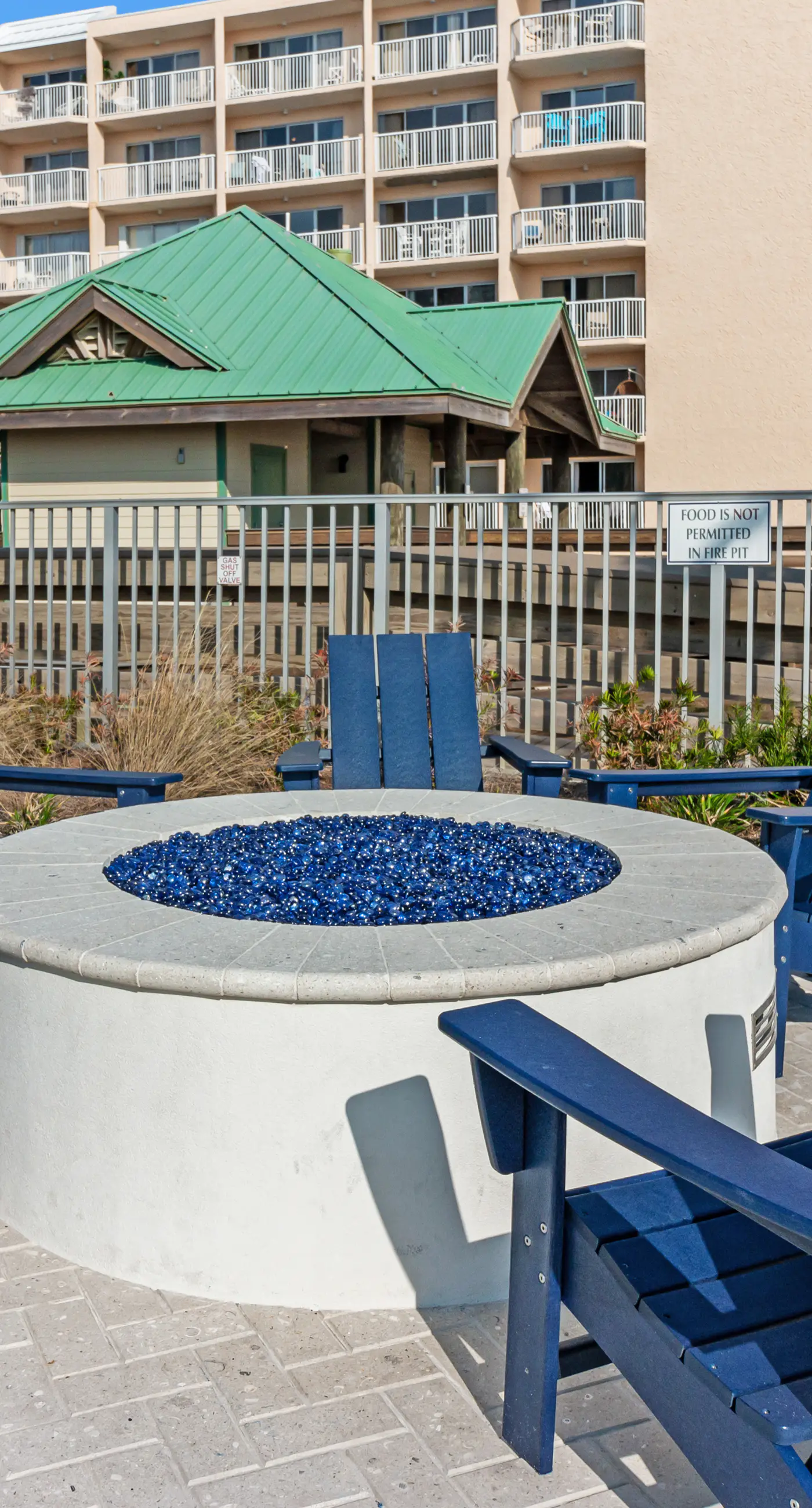 Blu 101 - Luxurious first-floor condo with hot tub, heated outdoor pool - near entertainment