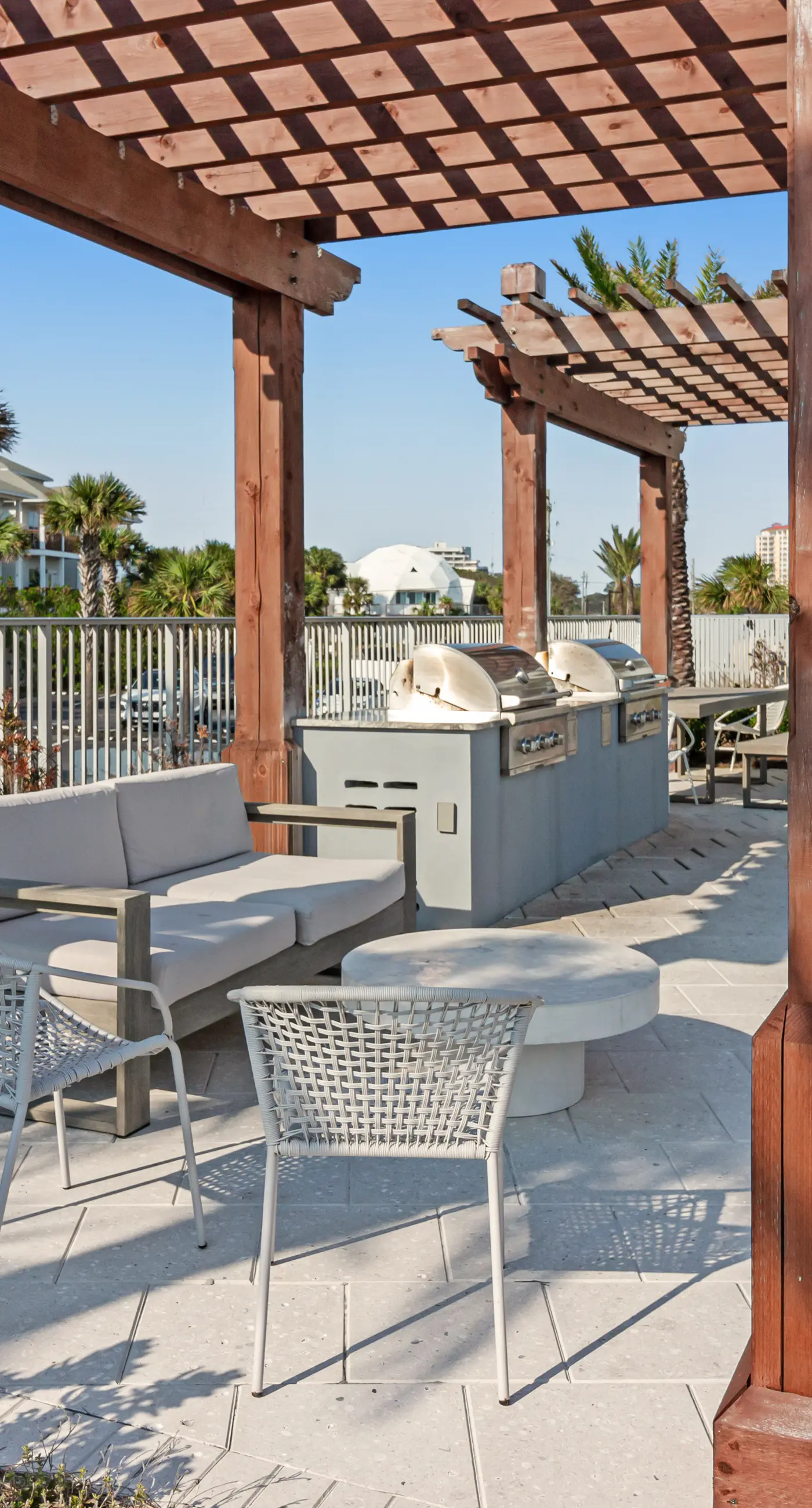 Blu 101 - Luxurious first-floor condo with hot tub, heated outdoor pool - near entertainment