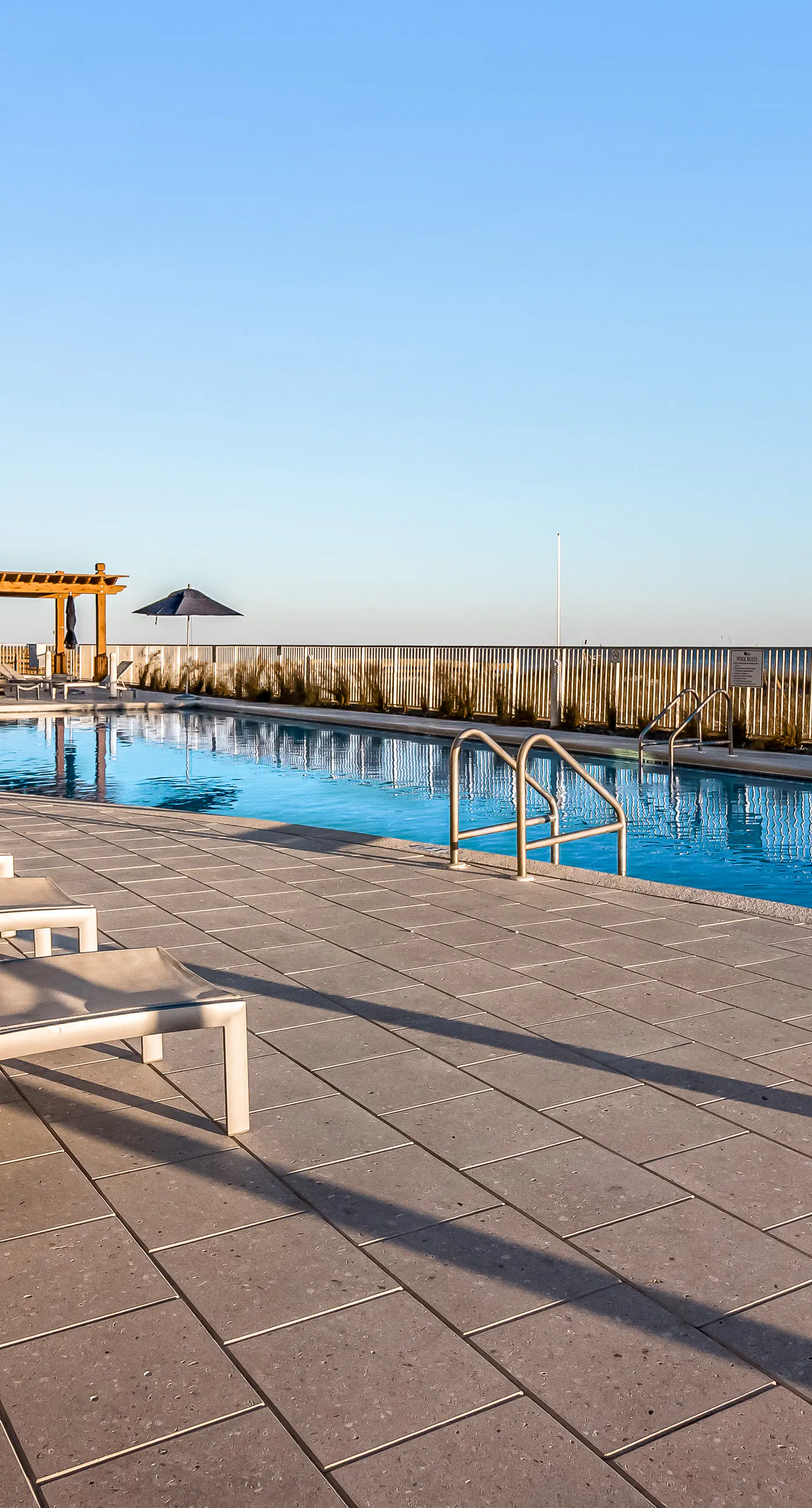 Blu 101 - Luxurious first-floor condo with hot tub, heated outdoor pool - near entertainment