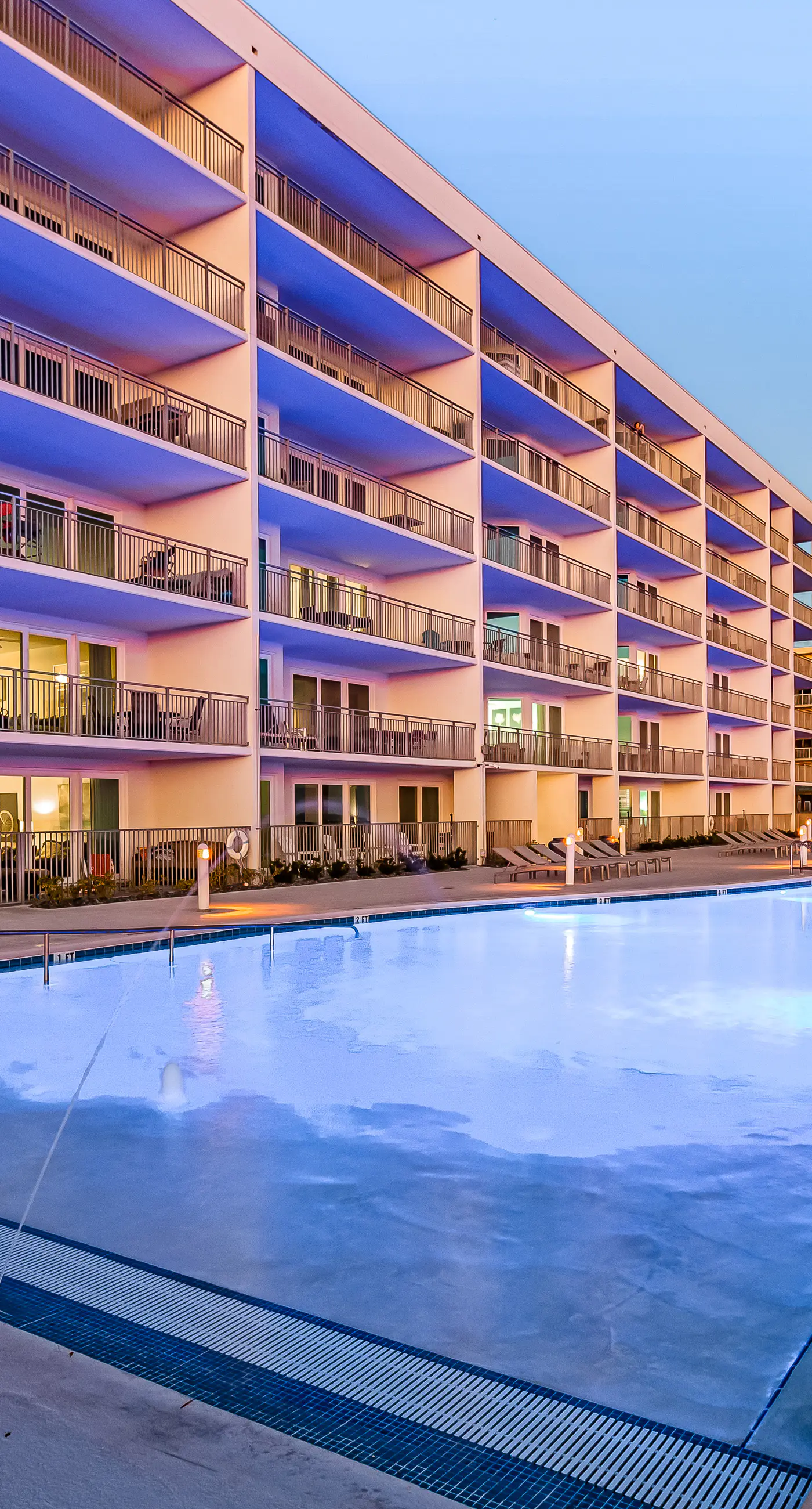 Blu 101 - Luxurious first-floor condo with hot tub, heated outdoor pool - near entertainment