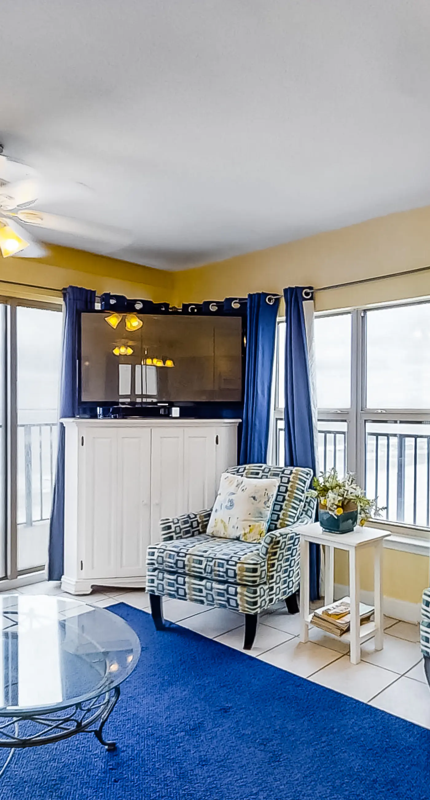 Emerald Towers West 5007 - Wonderful Gulf-front condo with pool, corner balcony, central AC & beach access