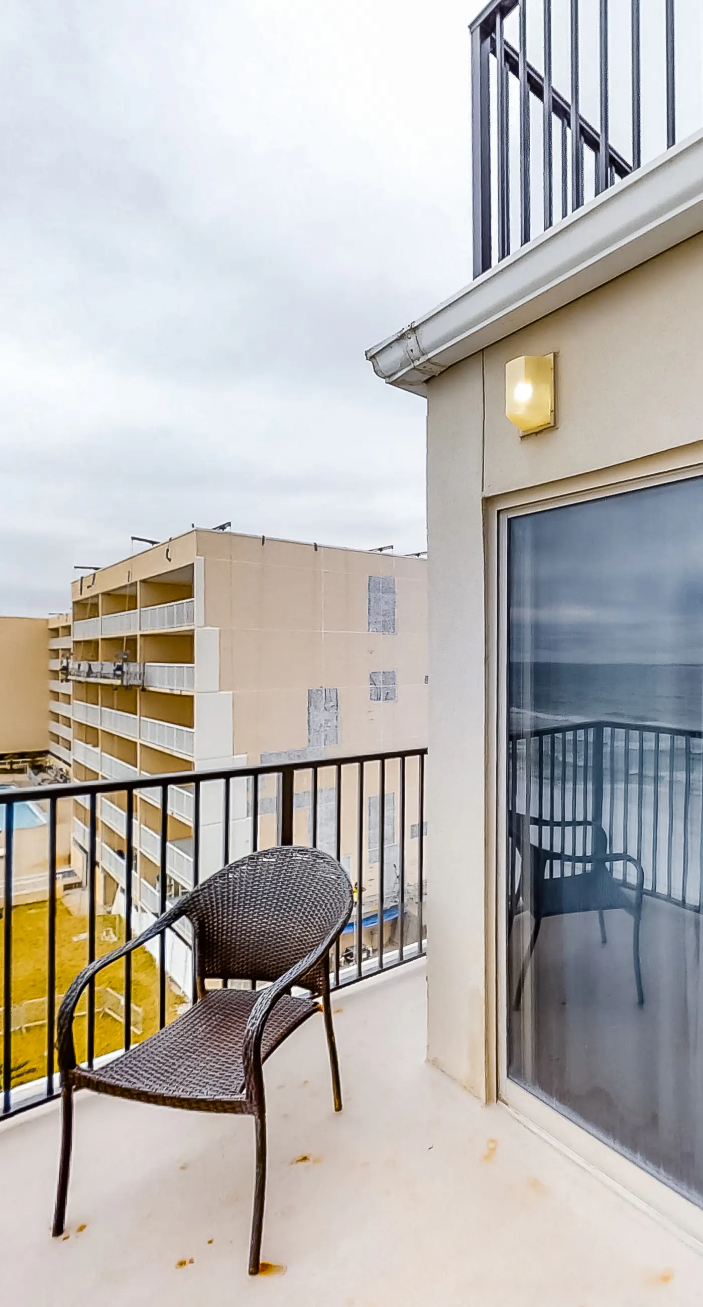 Emerald Towers West 5007 - Wonderful Gulf-front condo with pool, corner balcony, central AC & beach access