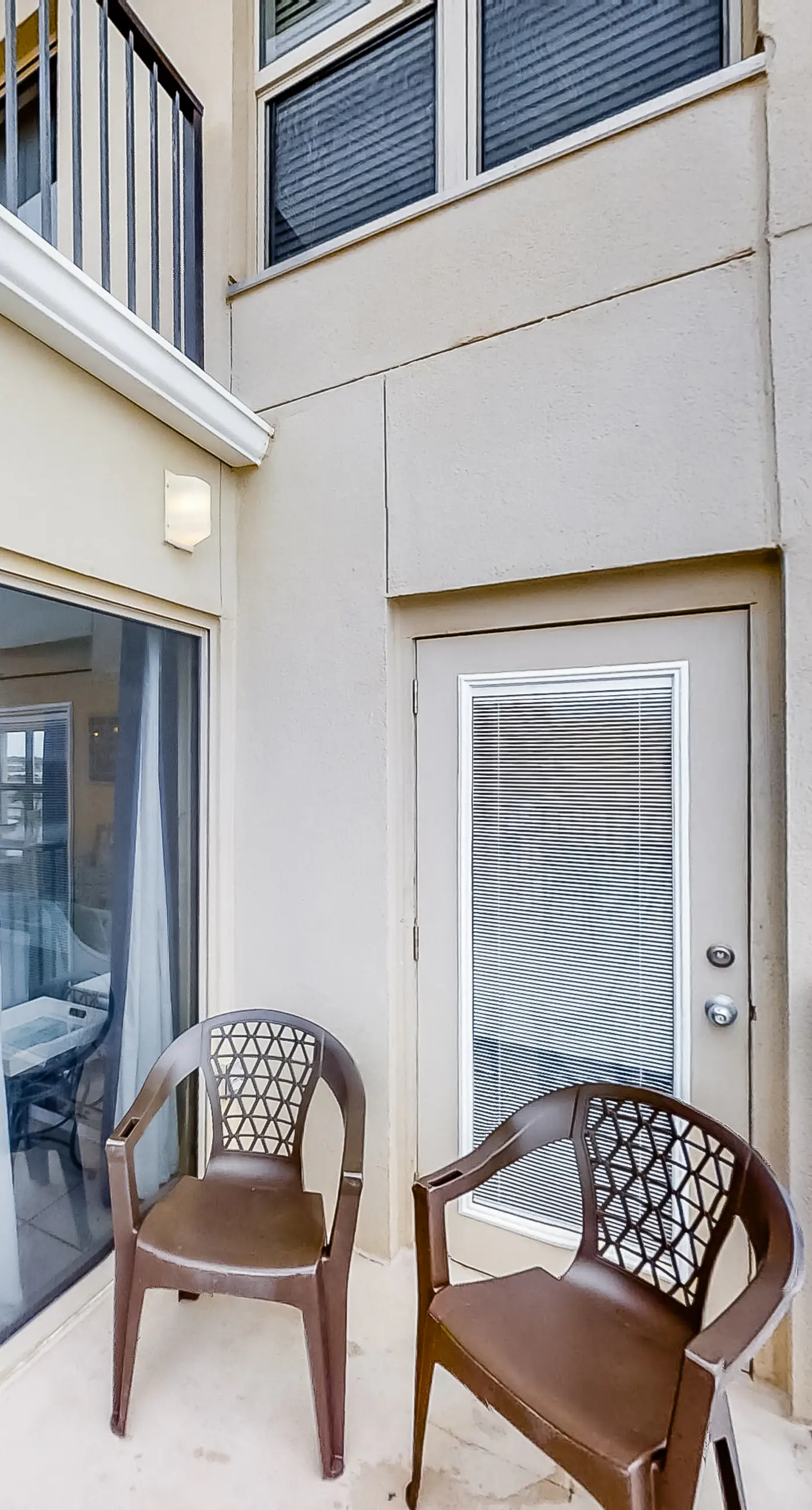 Emerald Towers West 5007 - Wonderful Gulf-front condo with pool, corner balcony, central AC & beach access