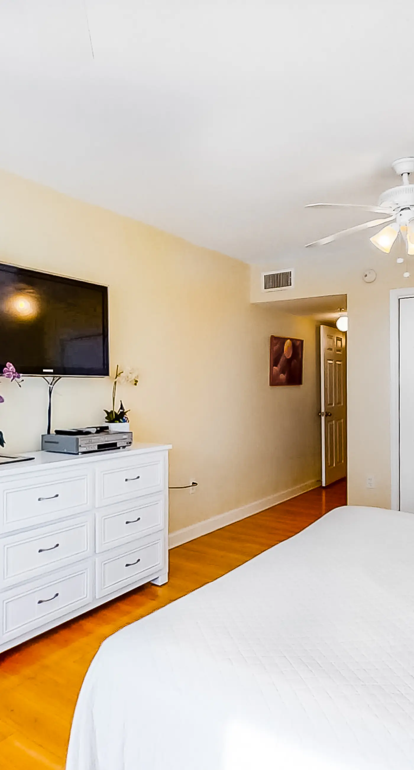 Emerald Towers West 5007 - Wonderful Gulf-front condo with pool, corner balcony, central AC & beach access