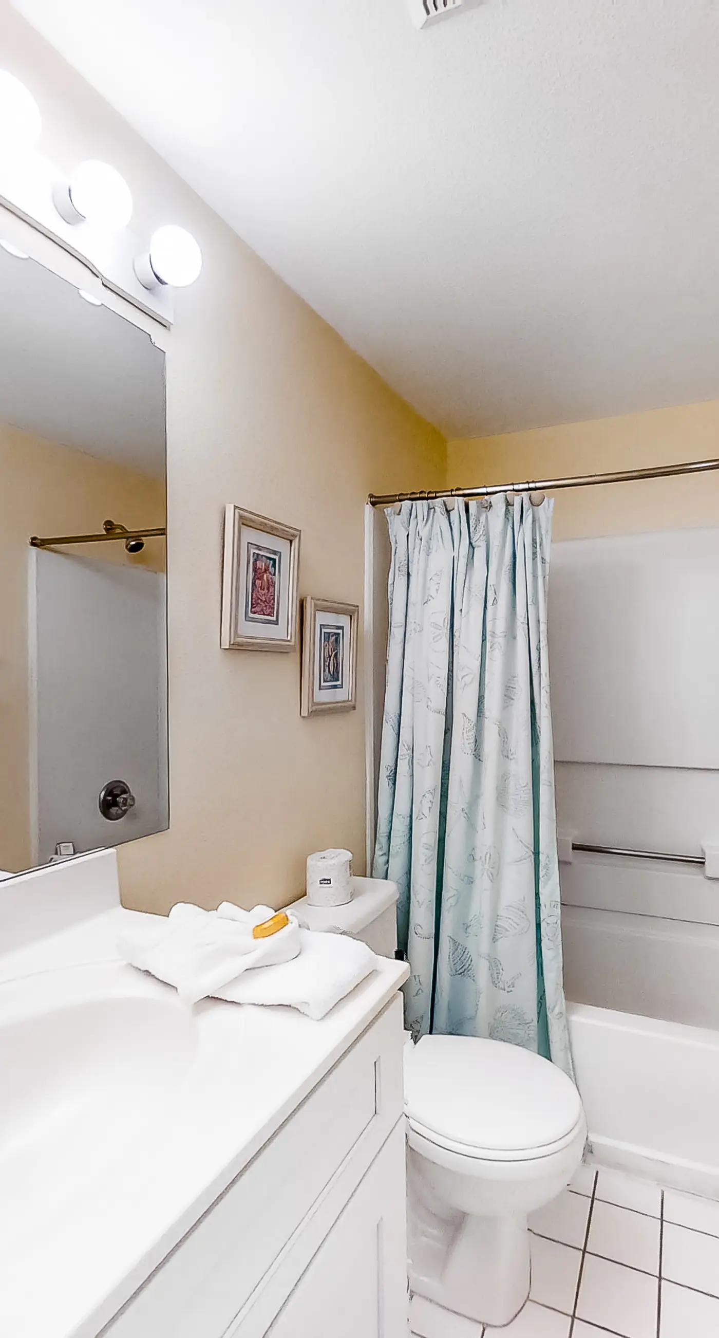 Emerald Towers West 5007 - Wonderful Gulf-front condo with pool, corner balcony, central AC & beach access