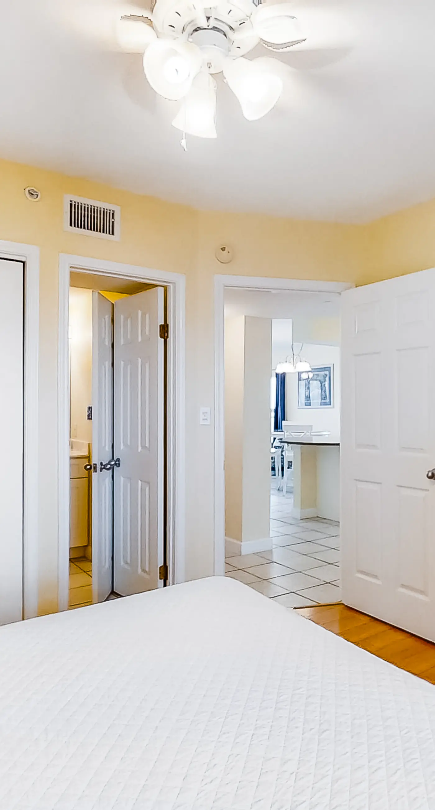 Emerald Towers West 5007 - Wonderful Gulf-front condo with pool, corner balcony, central AC & beach access