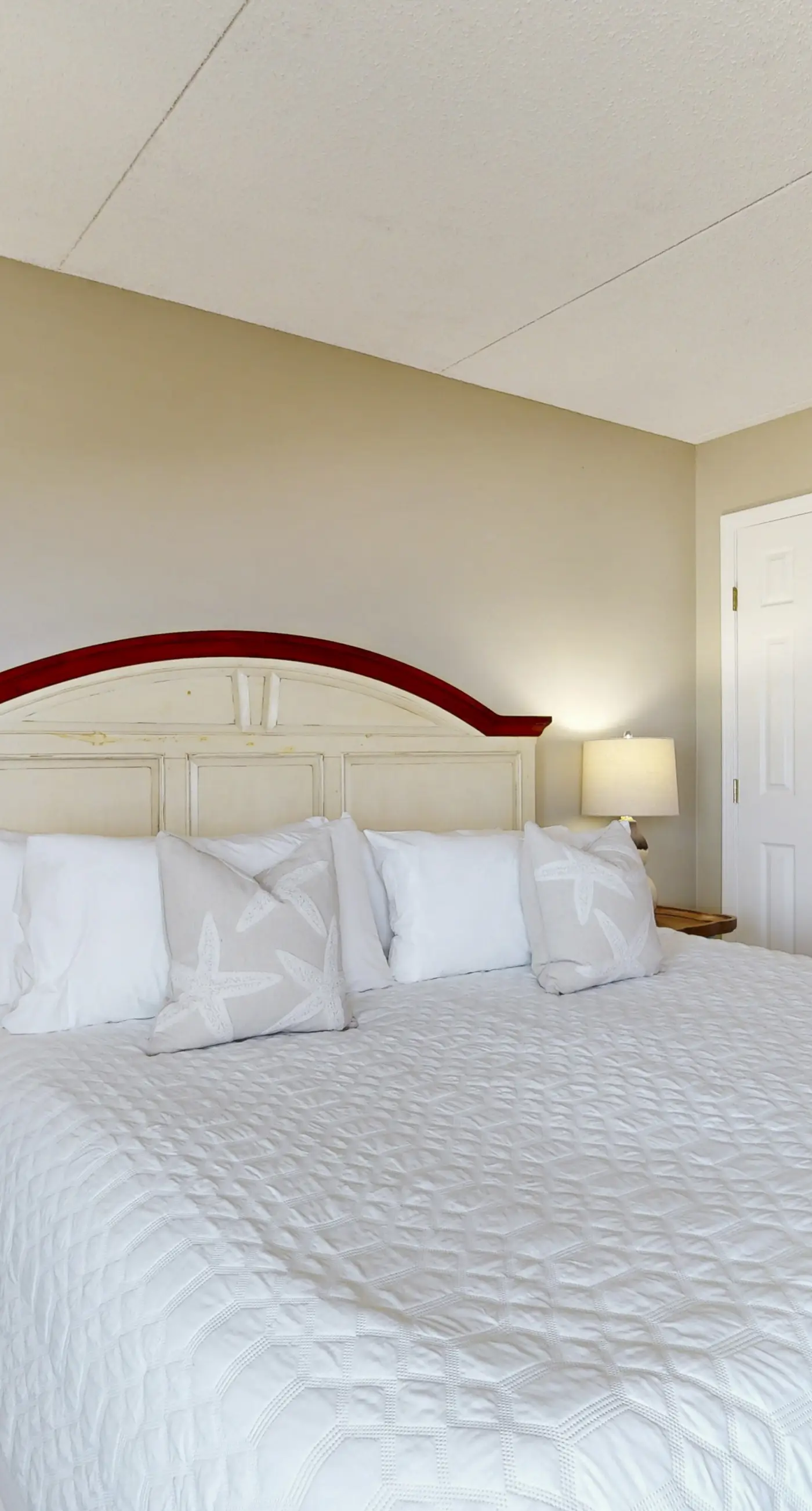 Island Echos 3H  Beachfront Condo with stunning views, shared pool and beach access